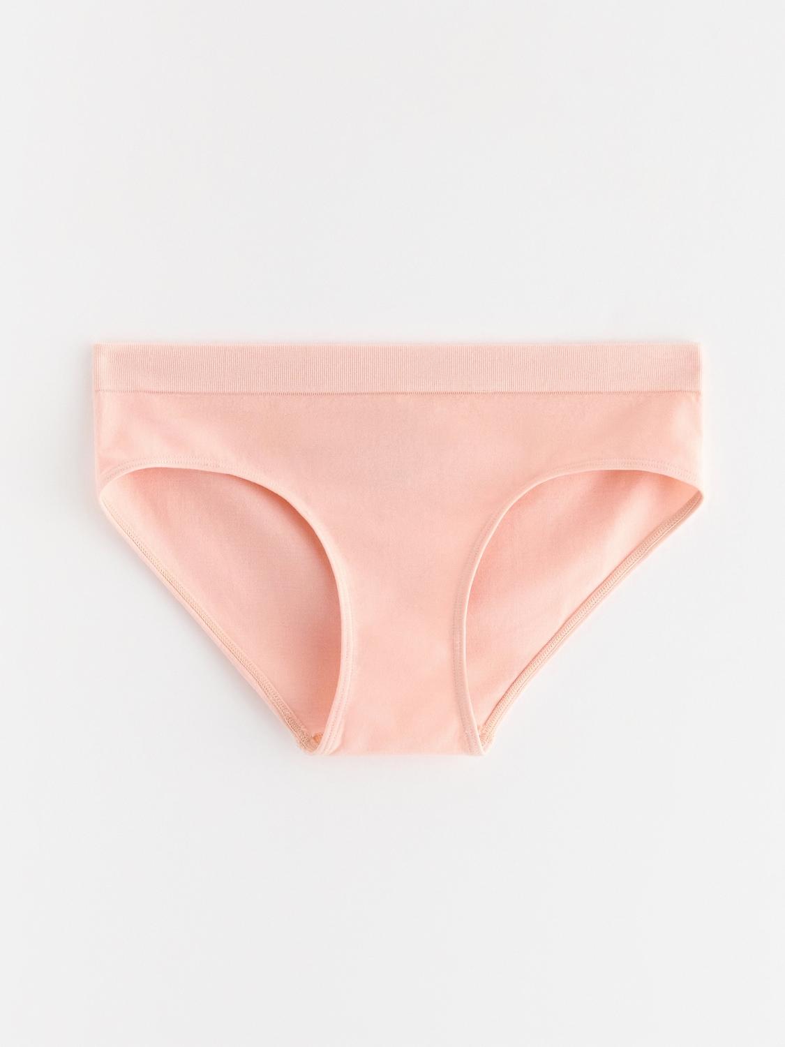 Seamless trosor i bikinimodell