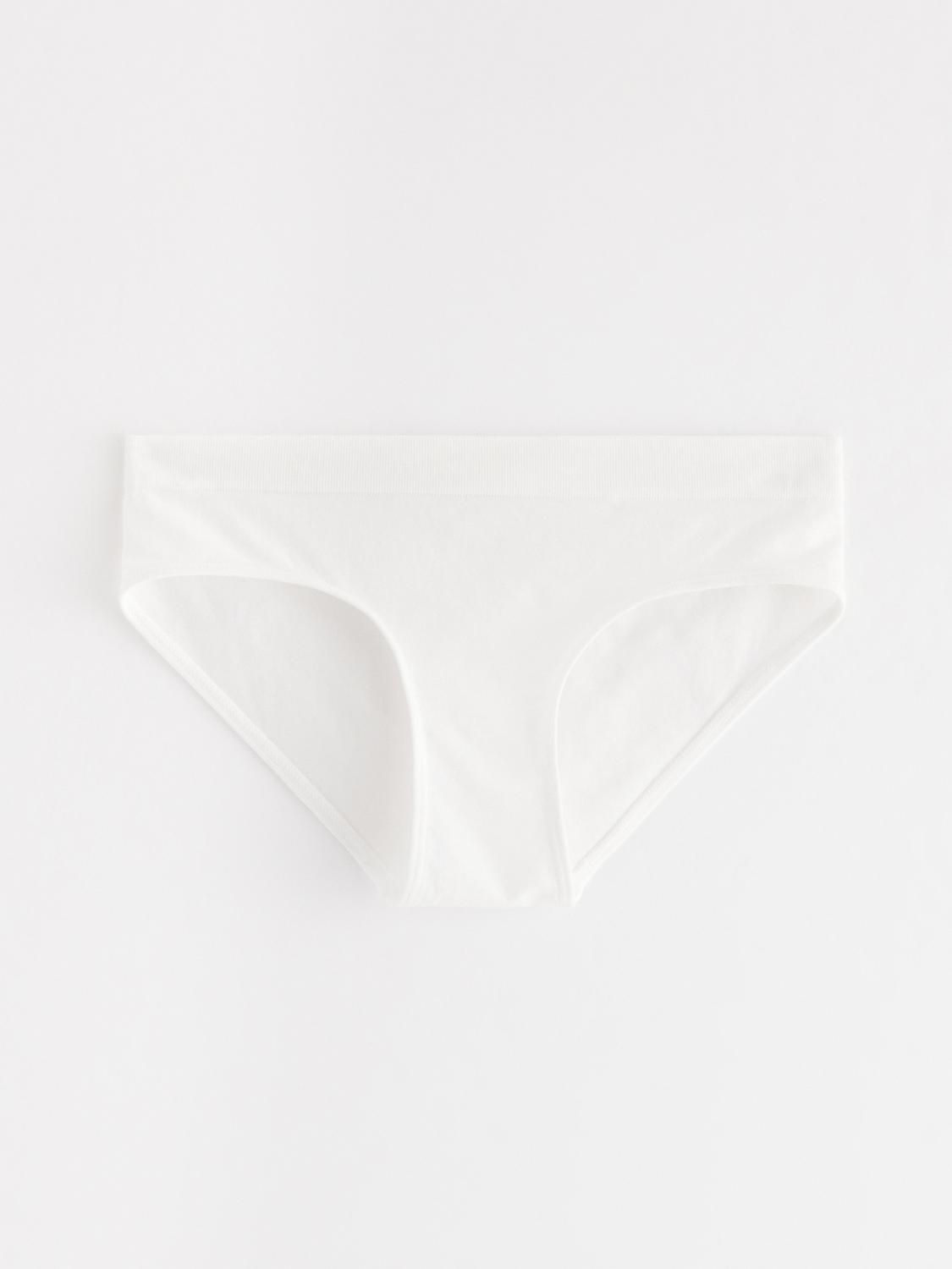Seamless trosor i bikinimodell