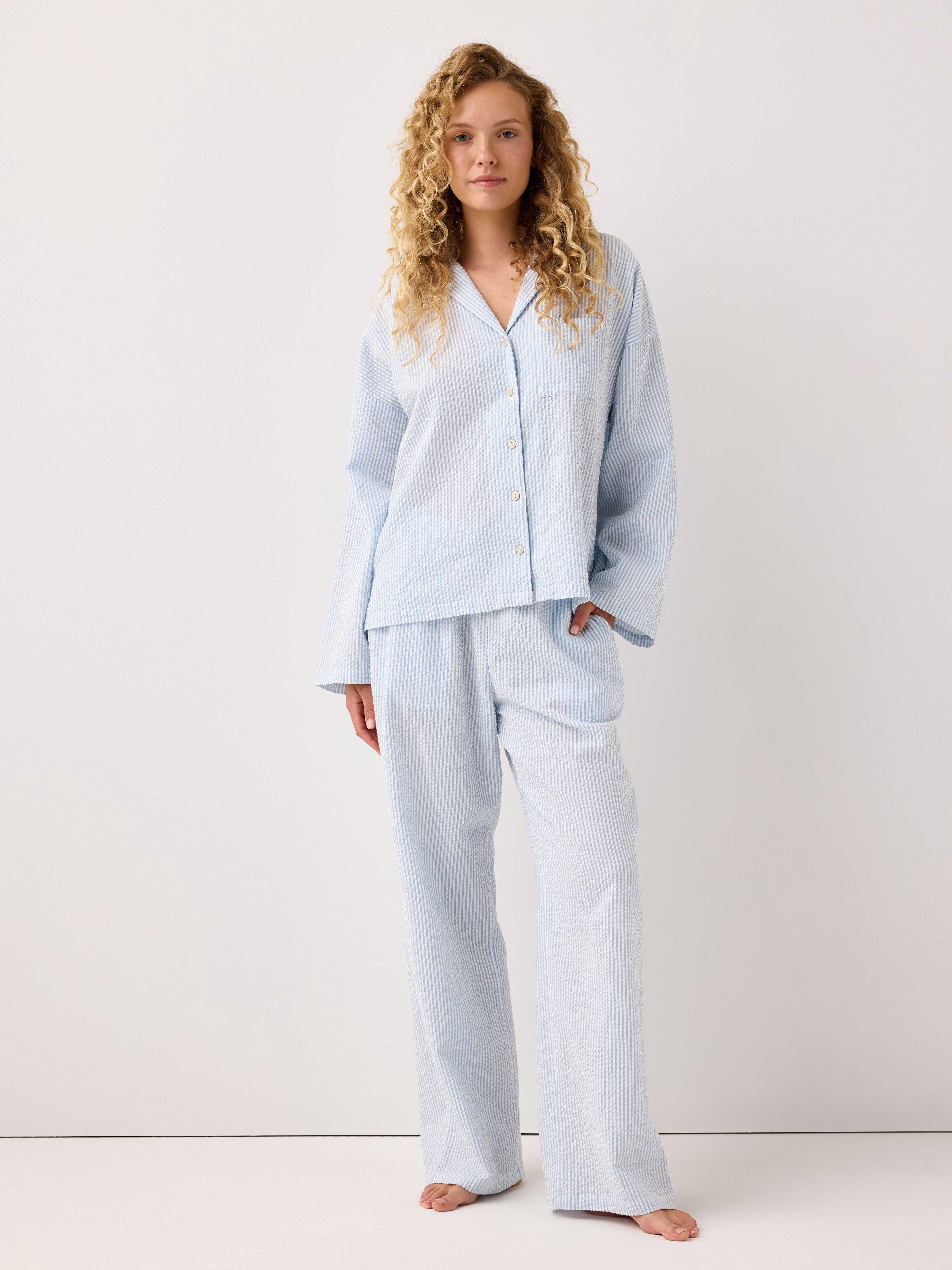 Pyjamasbyxor i bäckebölja med längre ben