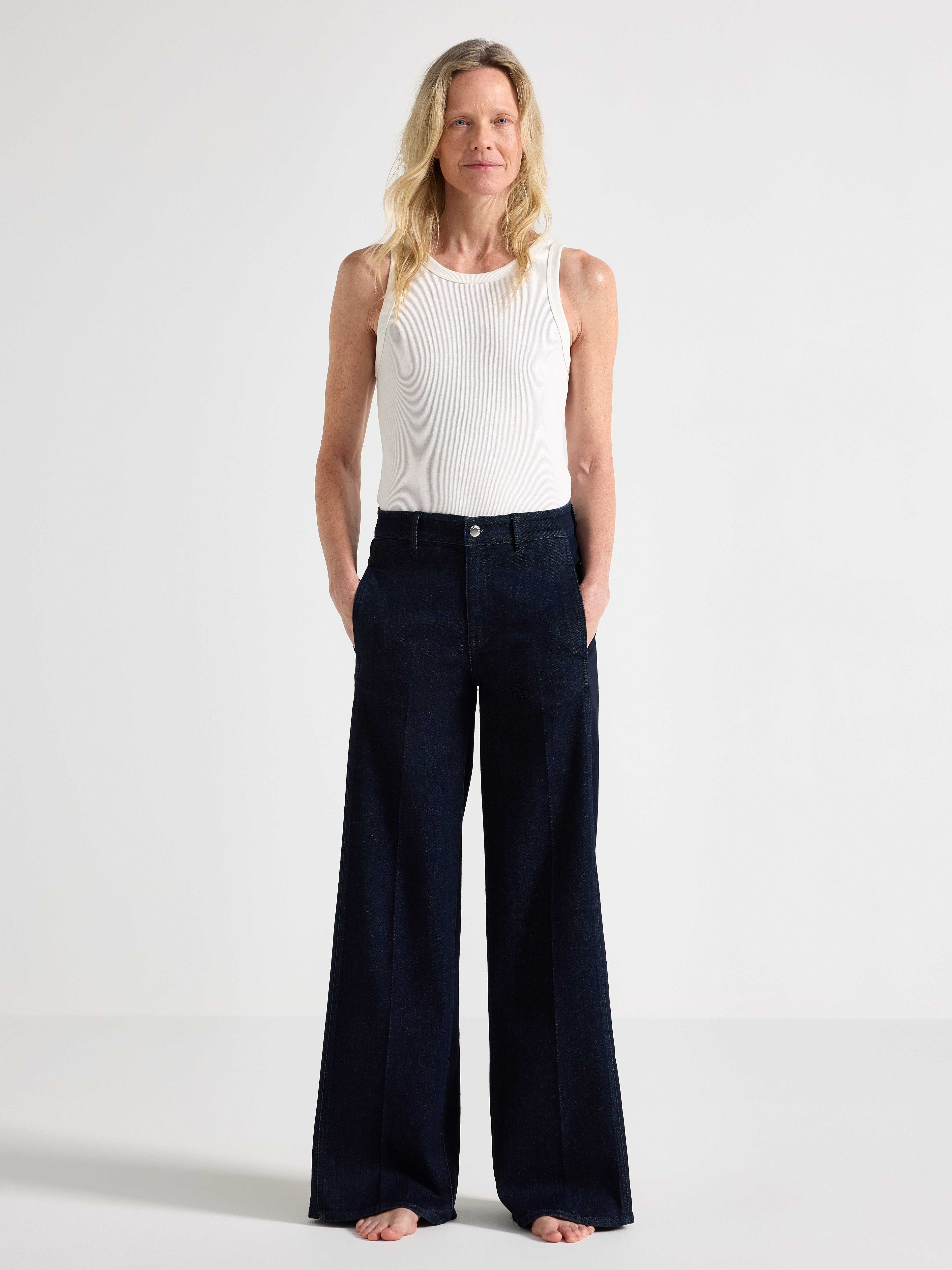 WIDE Noomi byxor i denim med stretch