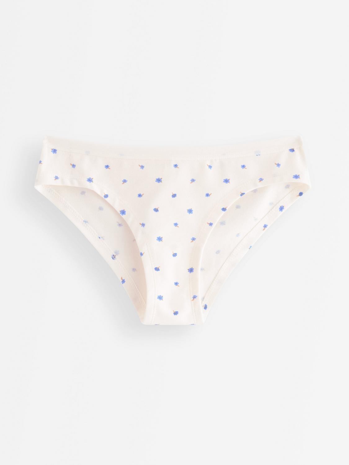 Trosor i bikinimodell med låg midja