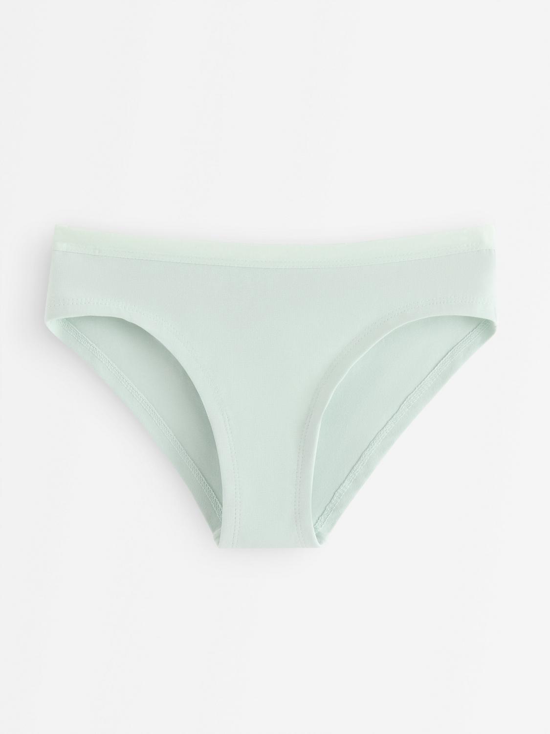 Trosor i bikinimodell med låg midja