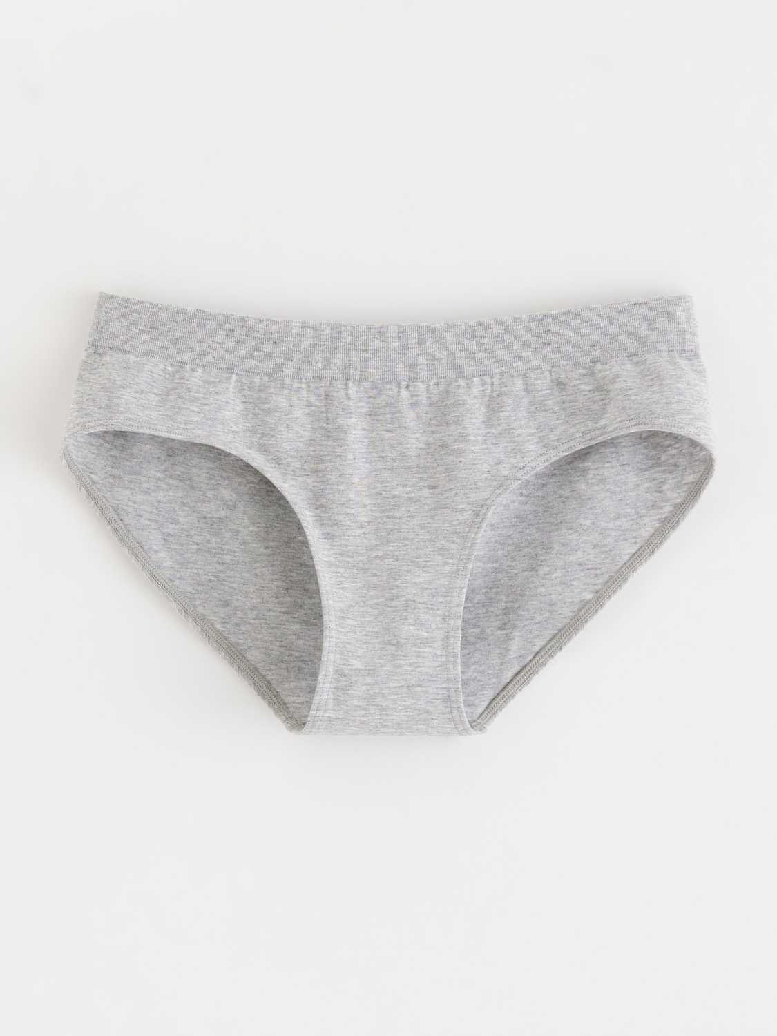 Seamless trosor i bikinimodell