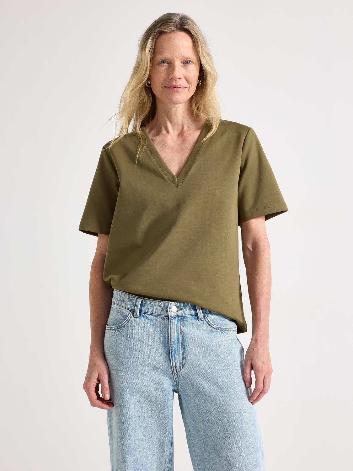 T-shirt med v-ringning