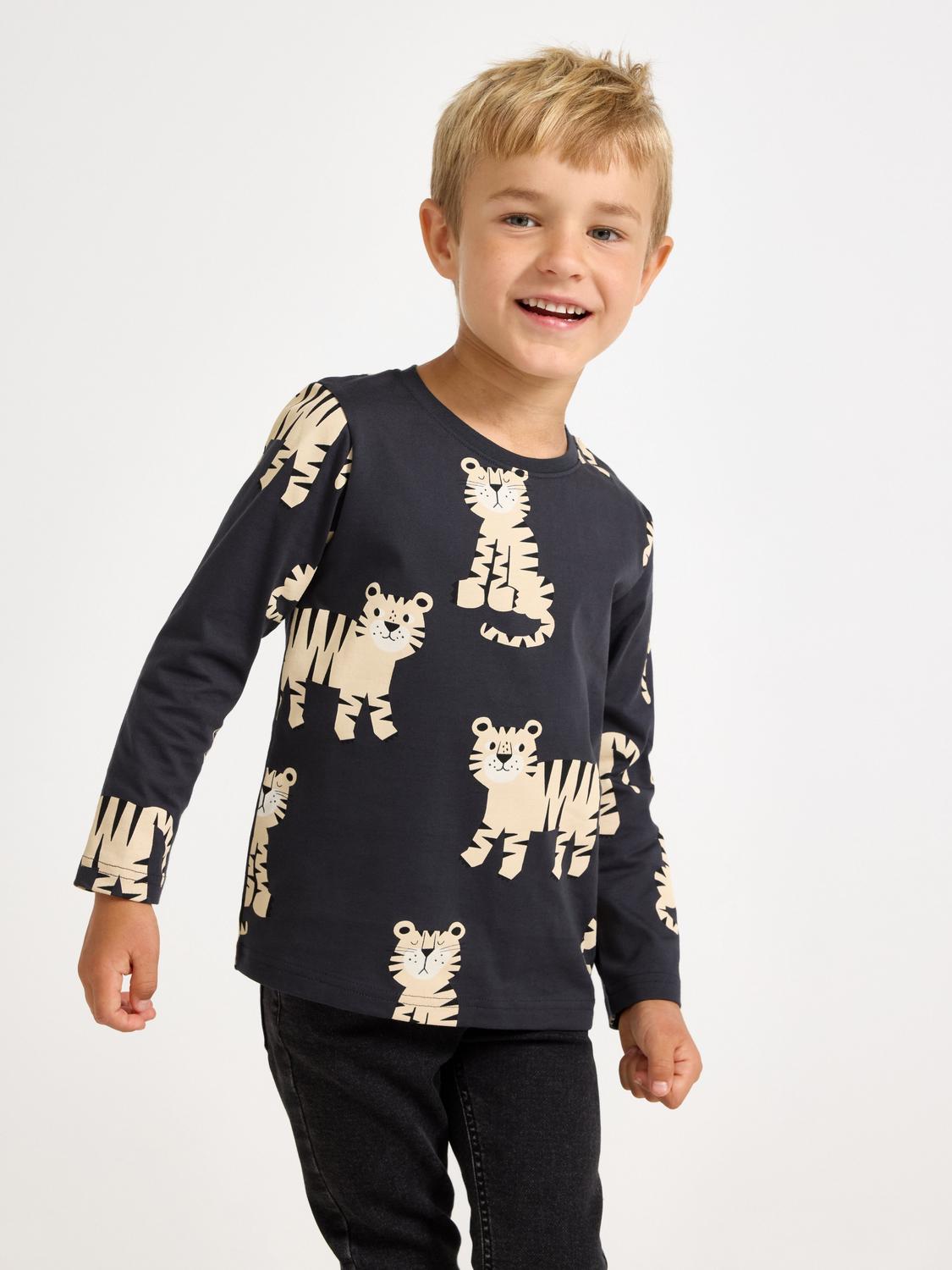 Long-sleeved top