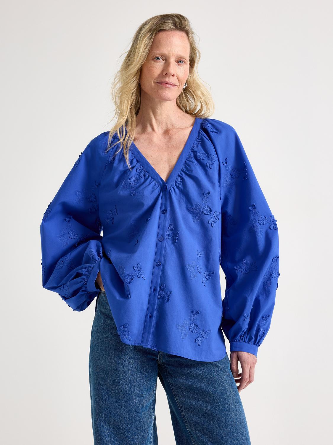 Broderad blus