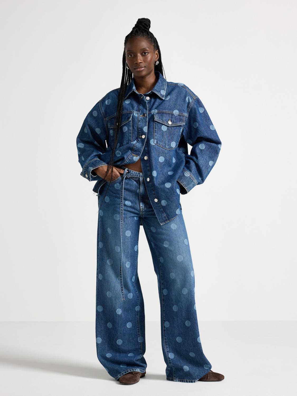 WIDE Peggy prickiga jeans med medelhög midja