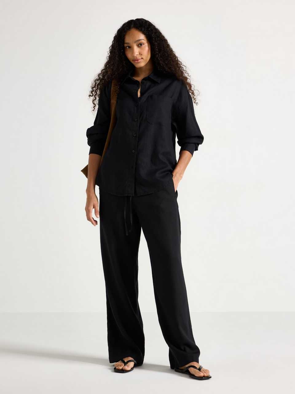 Vida byxor i linneblandning