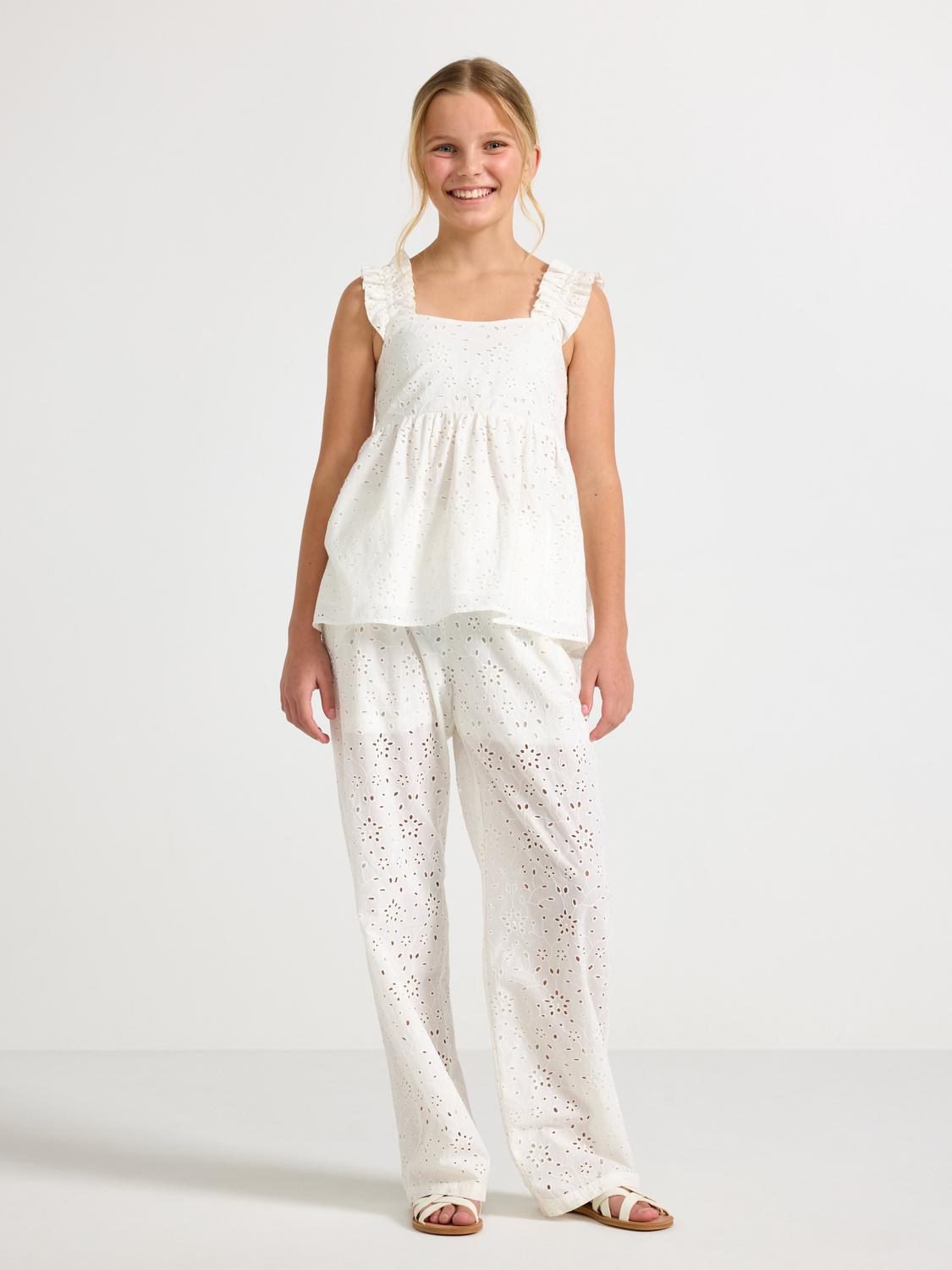 Byxor med broderie anglaise
