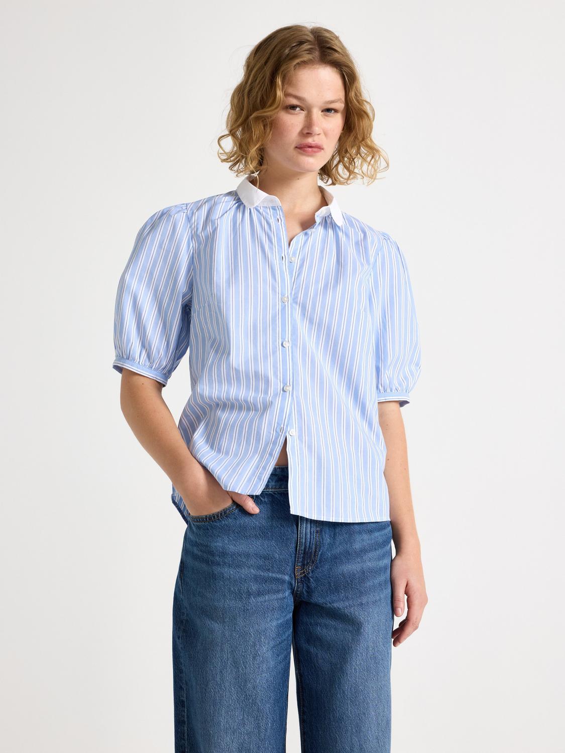 Blus med puffärmar