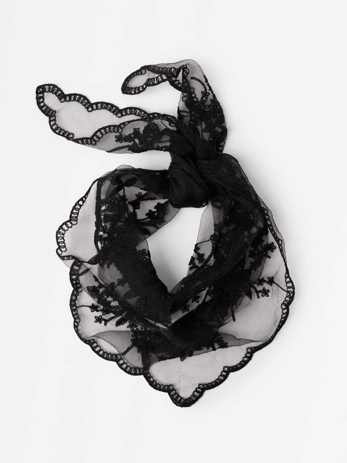 Scarf med spets