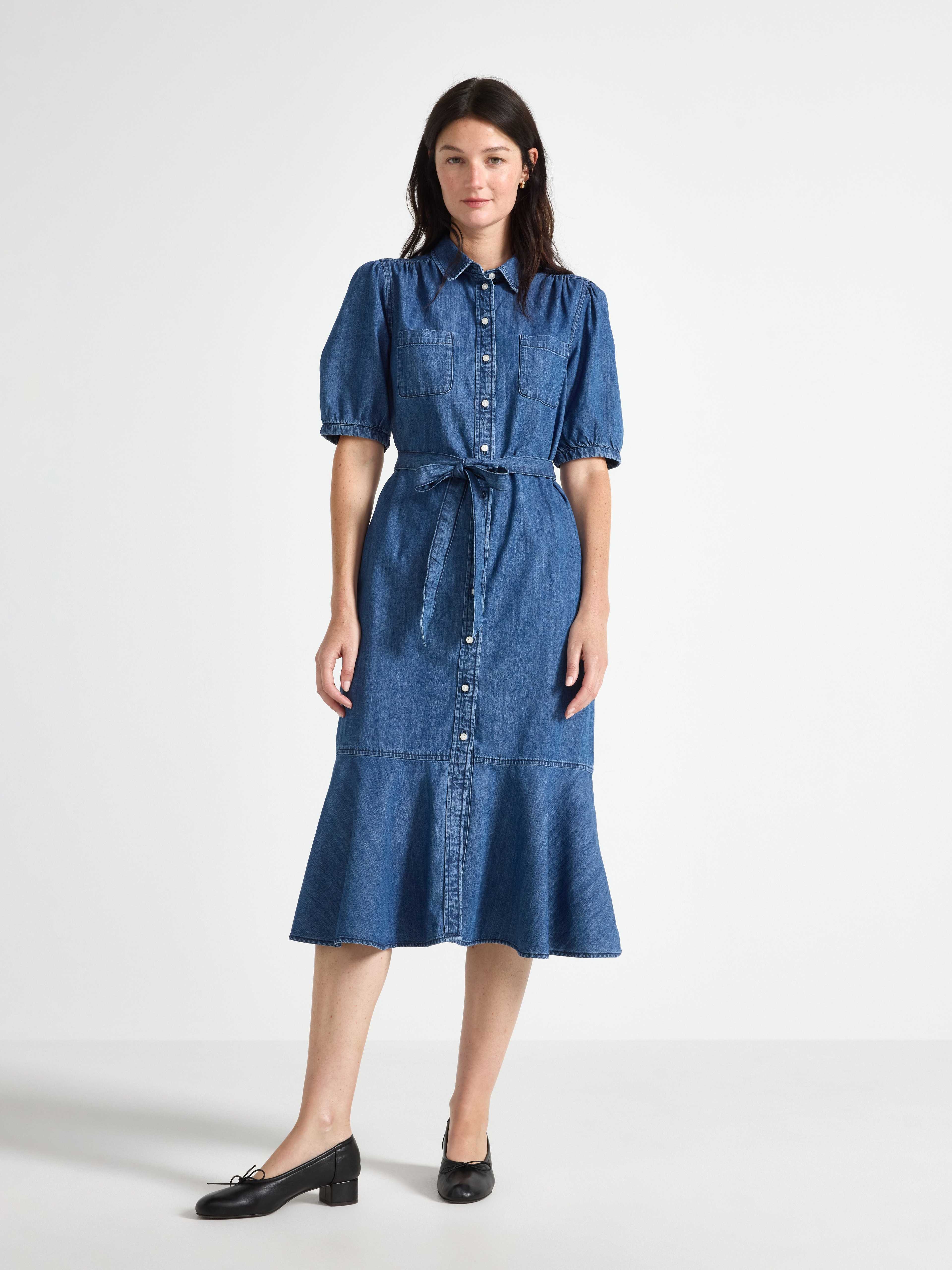 Kortärmad midiklänning i denim