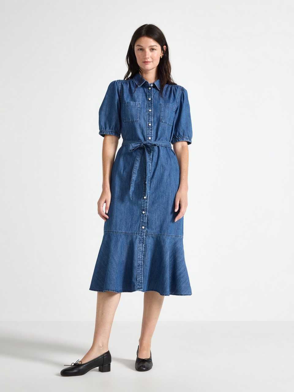 Kortärmad midiklänning i denim