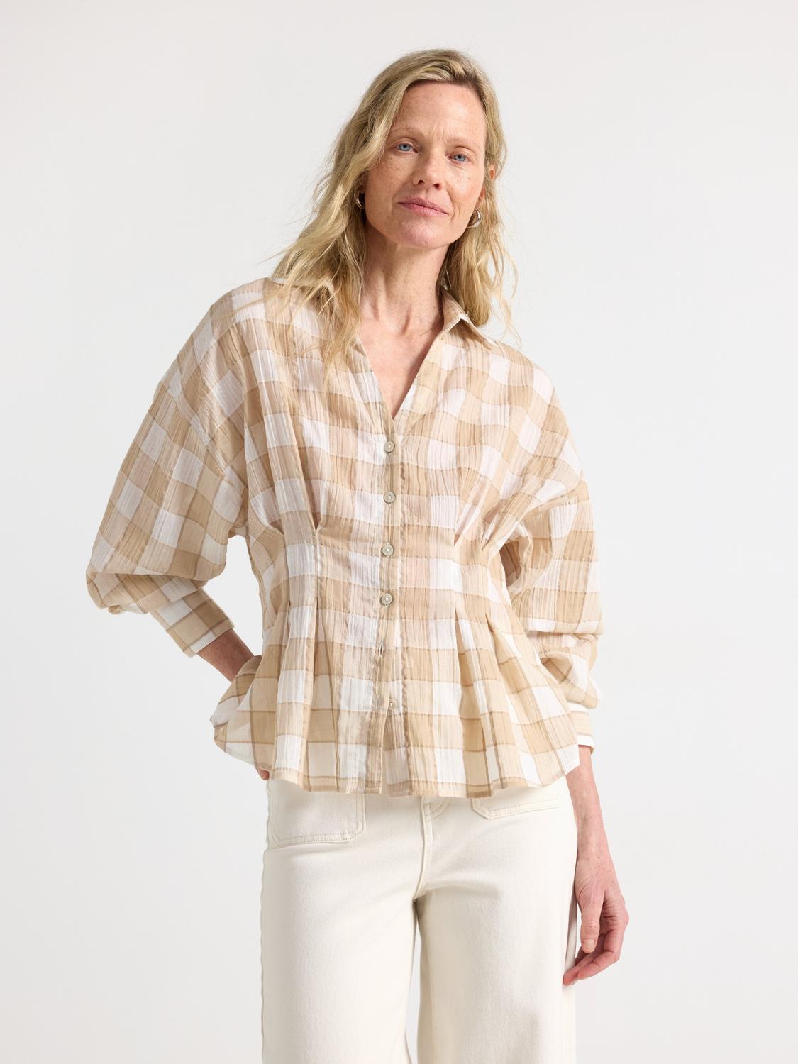 Blus med insvängd midja