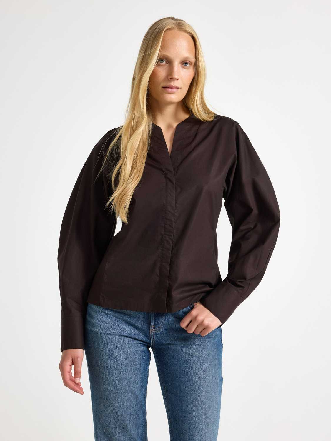 V-ringad blus