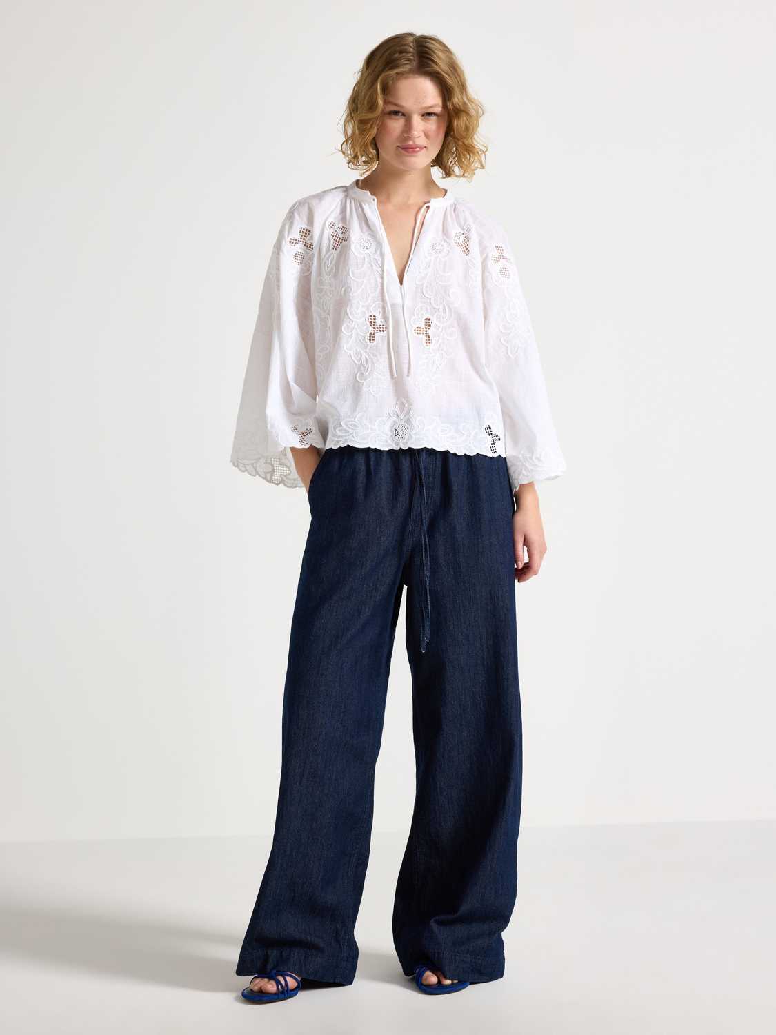 WIDE denimbyxa med elastisk midja