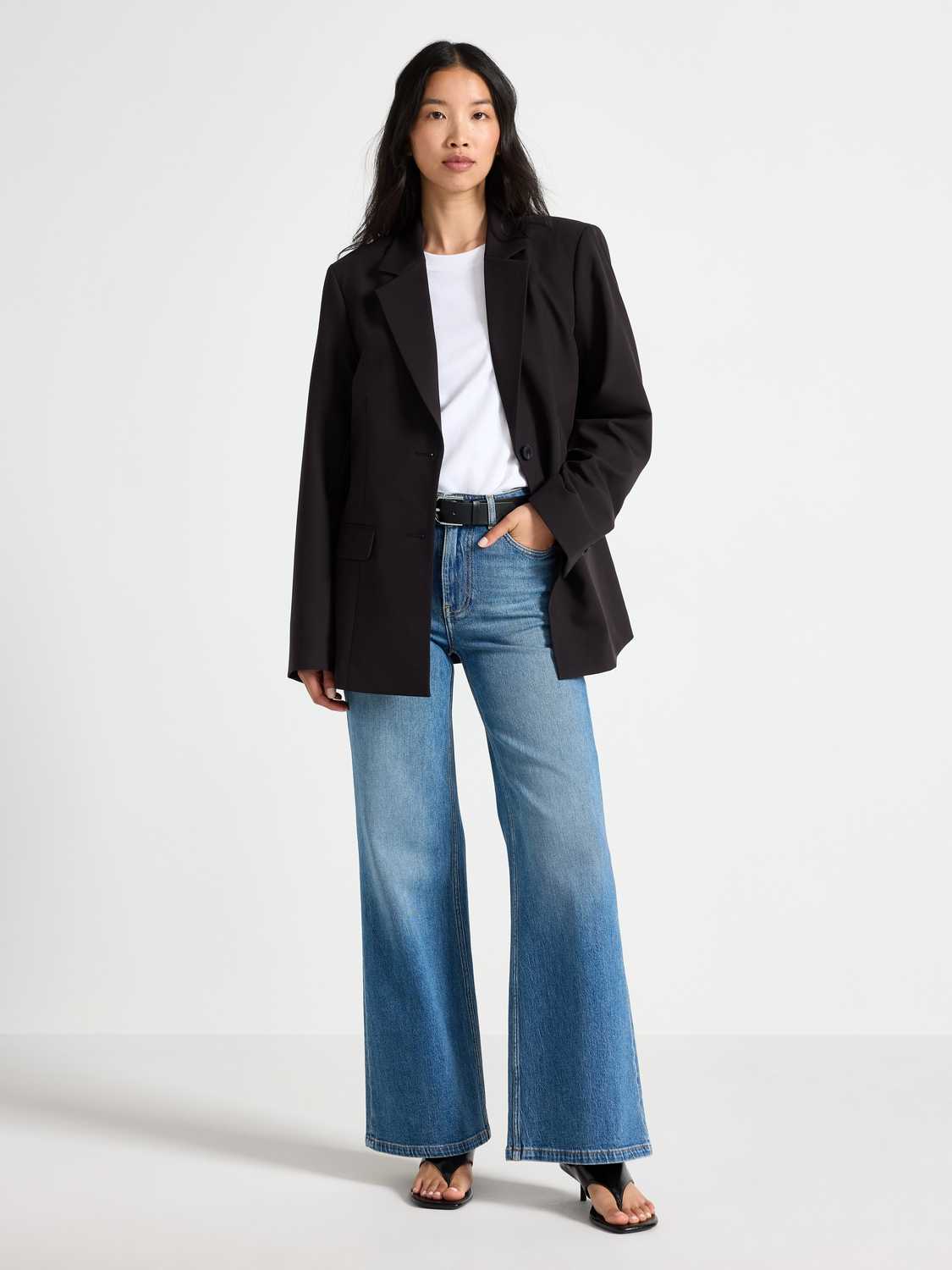 FLARE jeans med hög midja