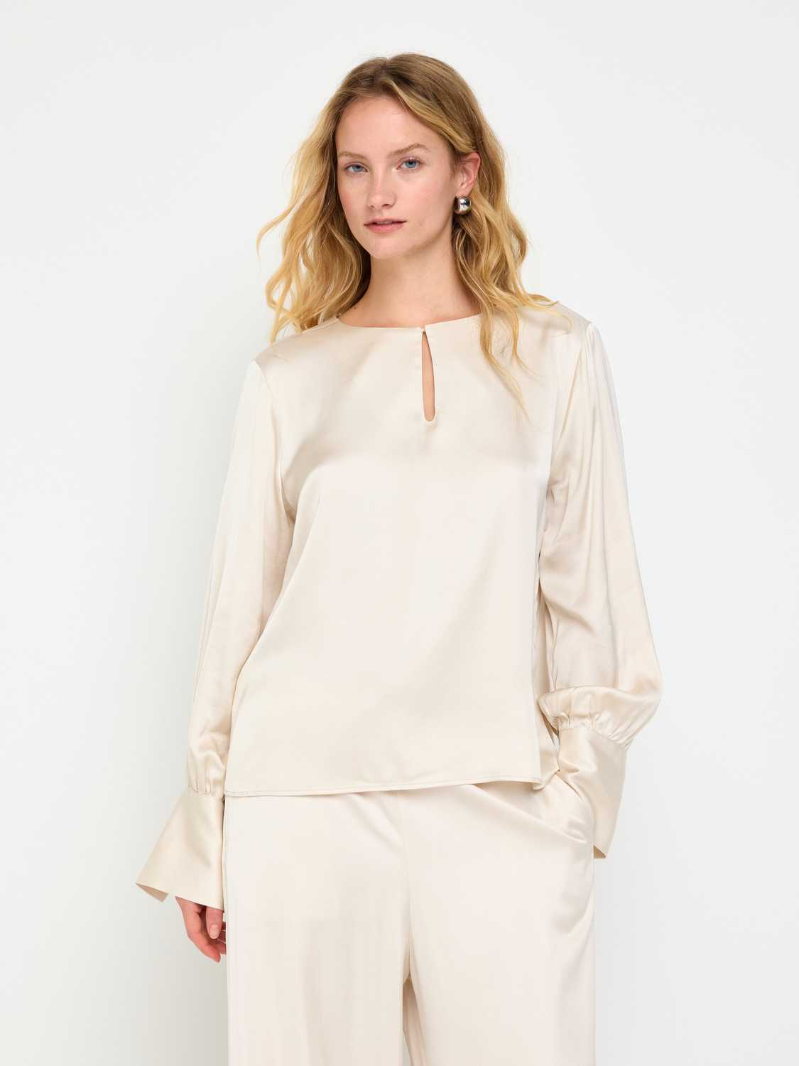 Blus i satin