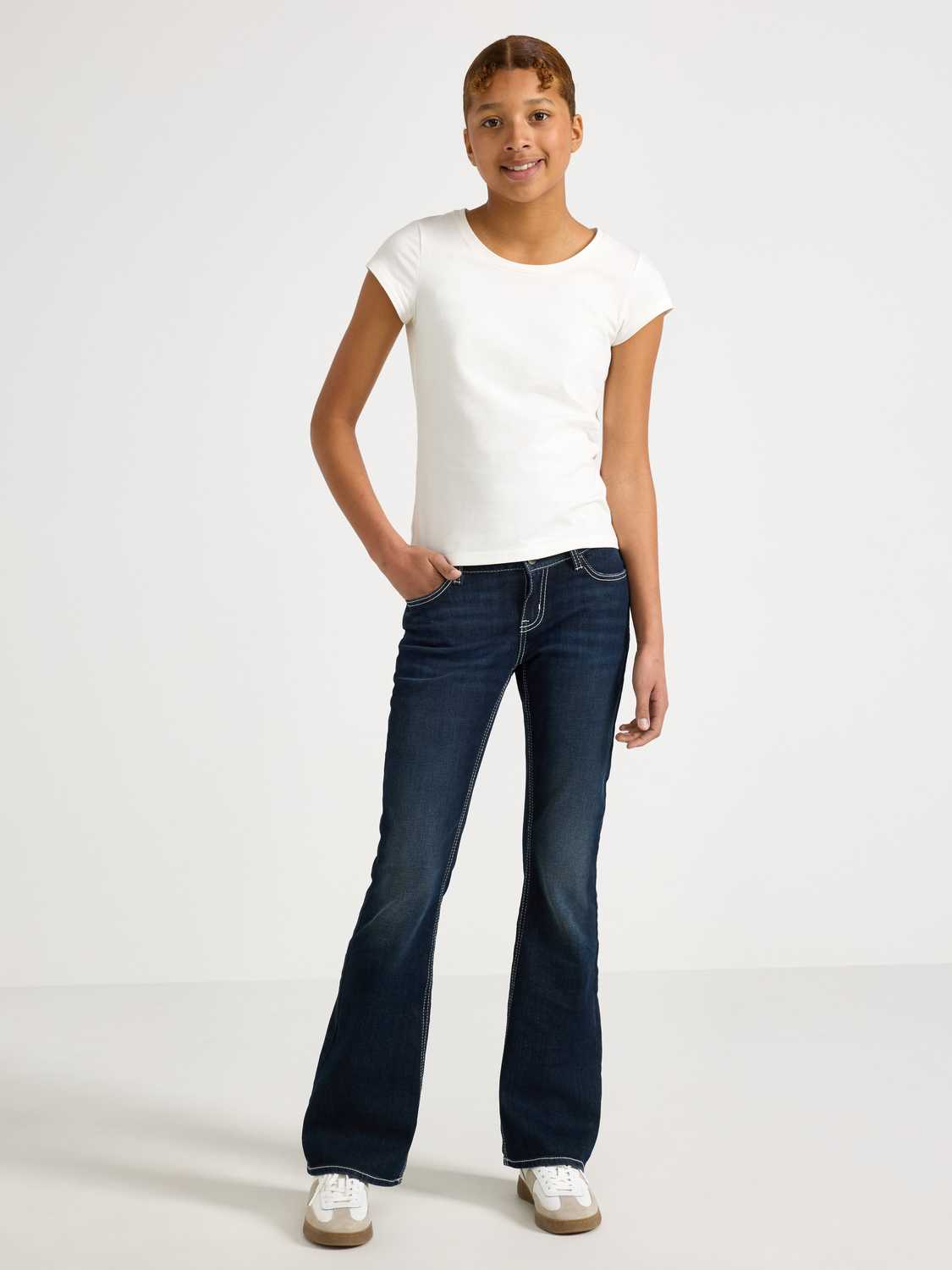 Flare Freja jeans med dekorerade bakfickor