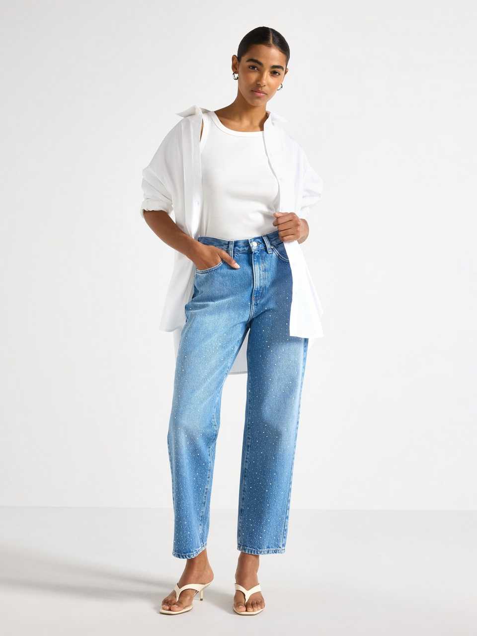 STRAIGHT croppade jeans med strass
