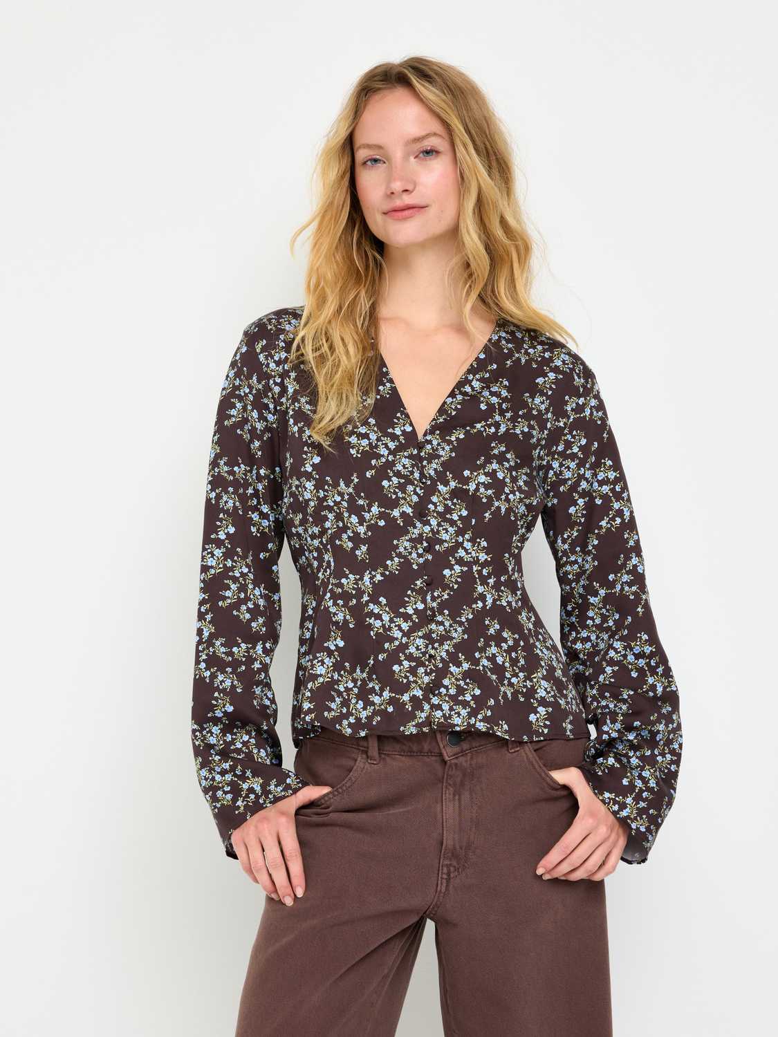 Figurnära blus