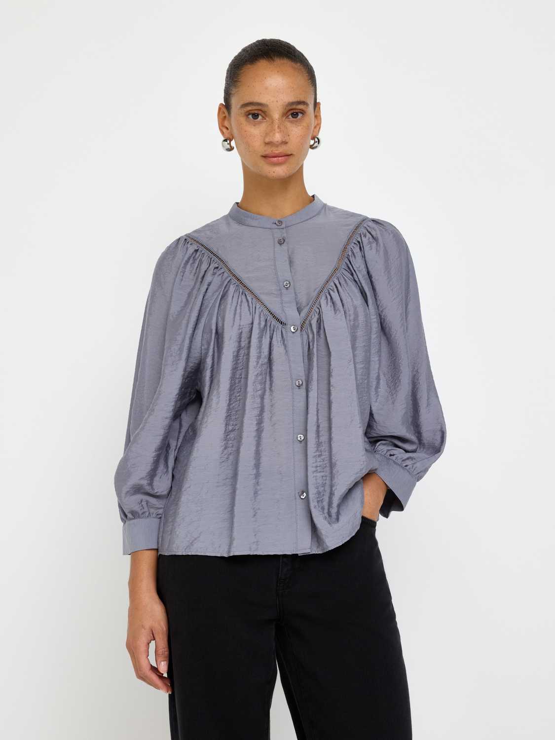 Blus med puffärmar