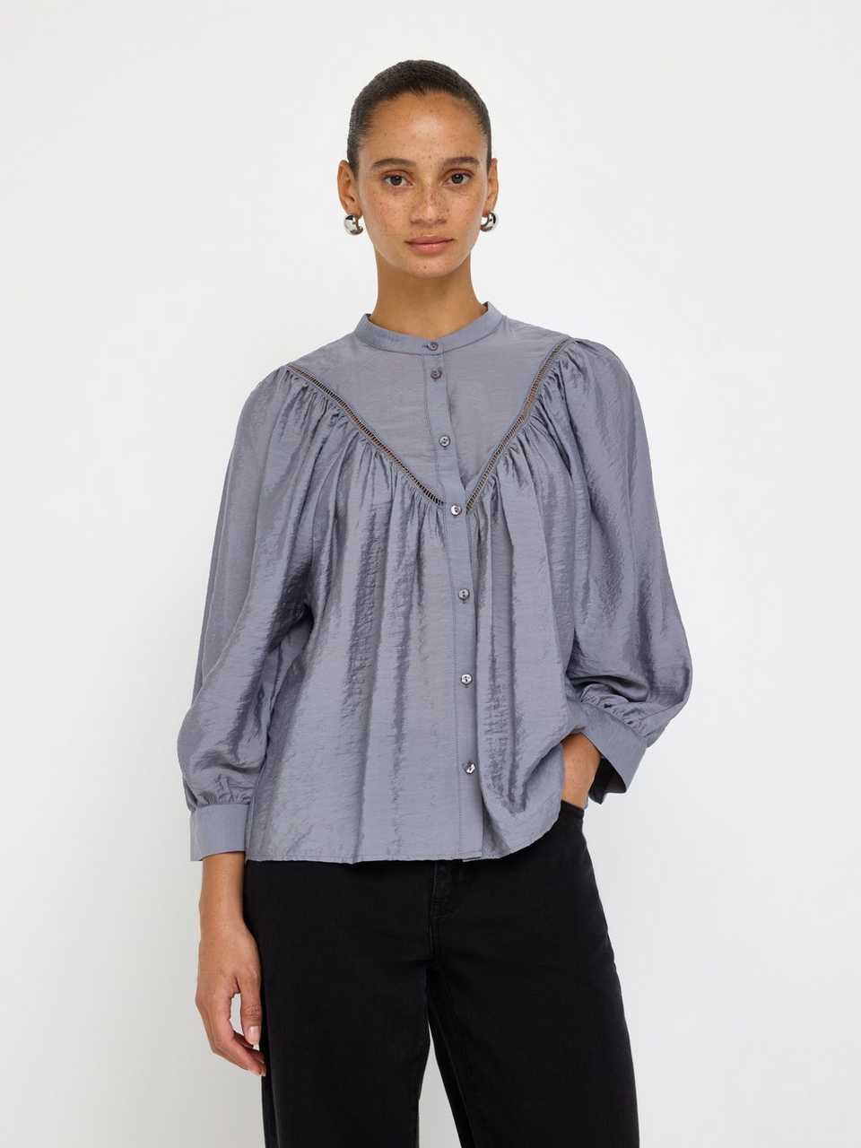 Blus med puffärmar