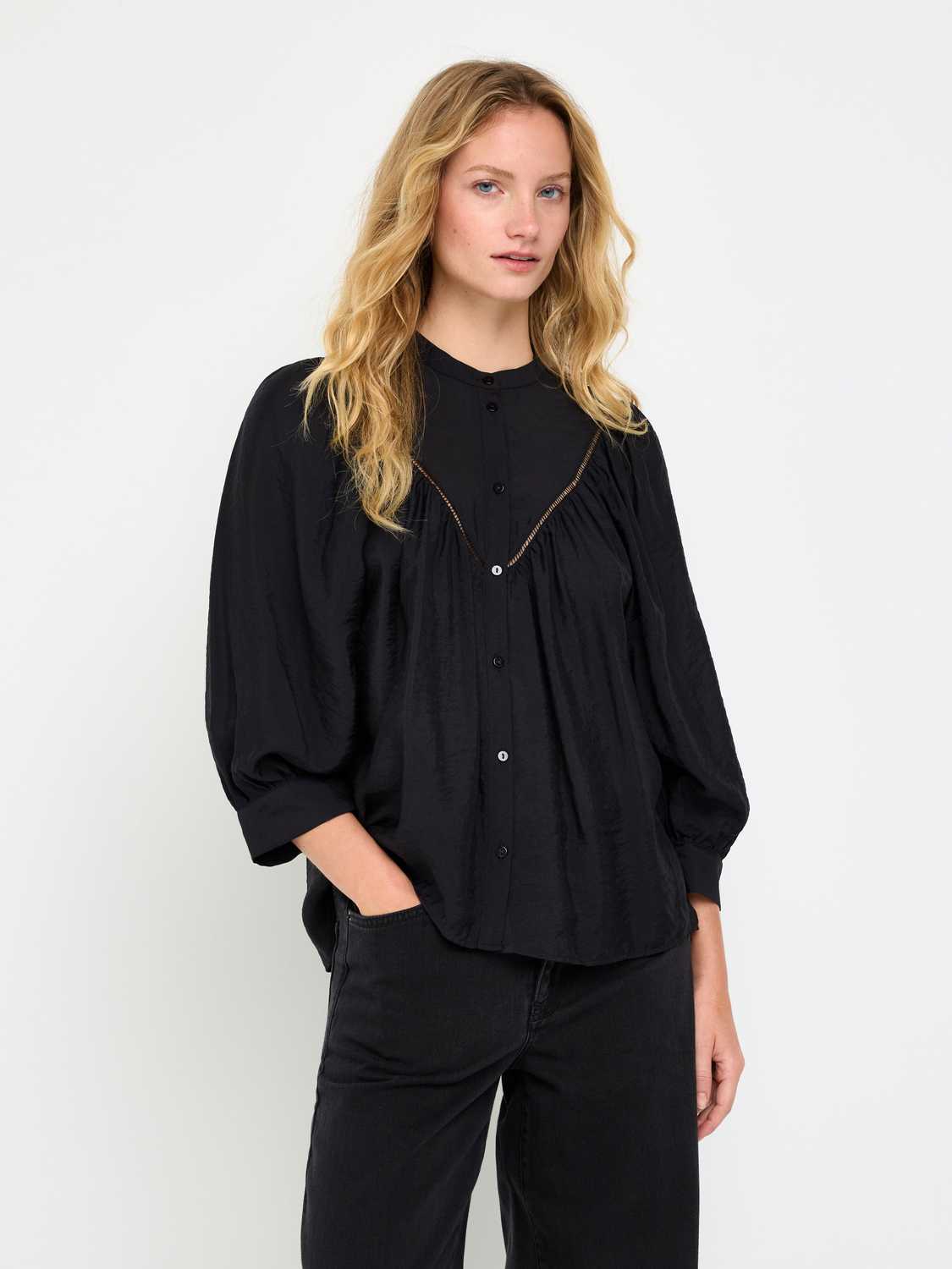 Blus med puffärmar