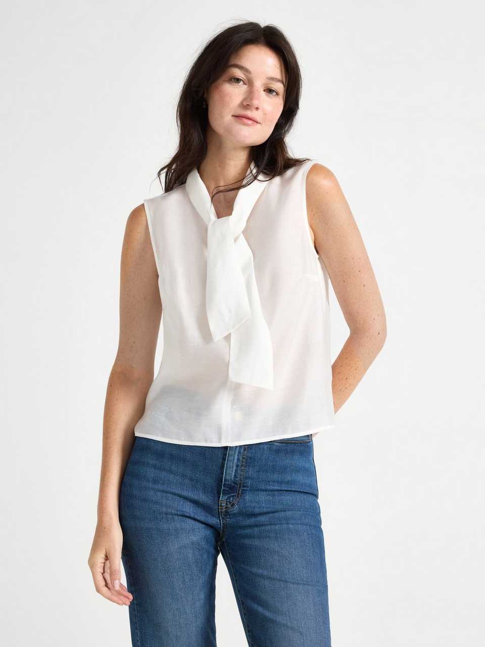 Ärmlös blus med rosett