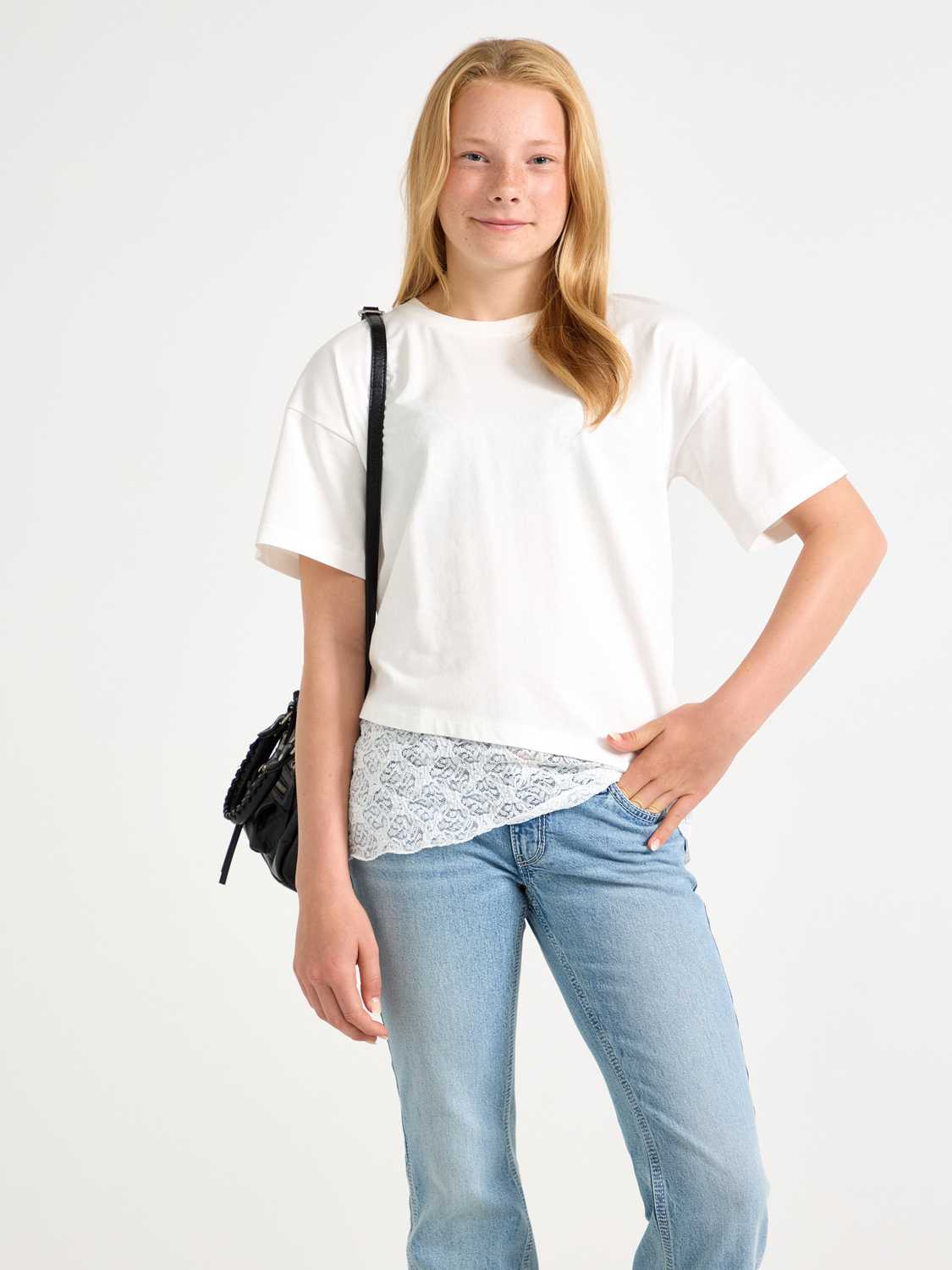 T-shirt med spetsdetalj