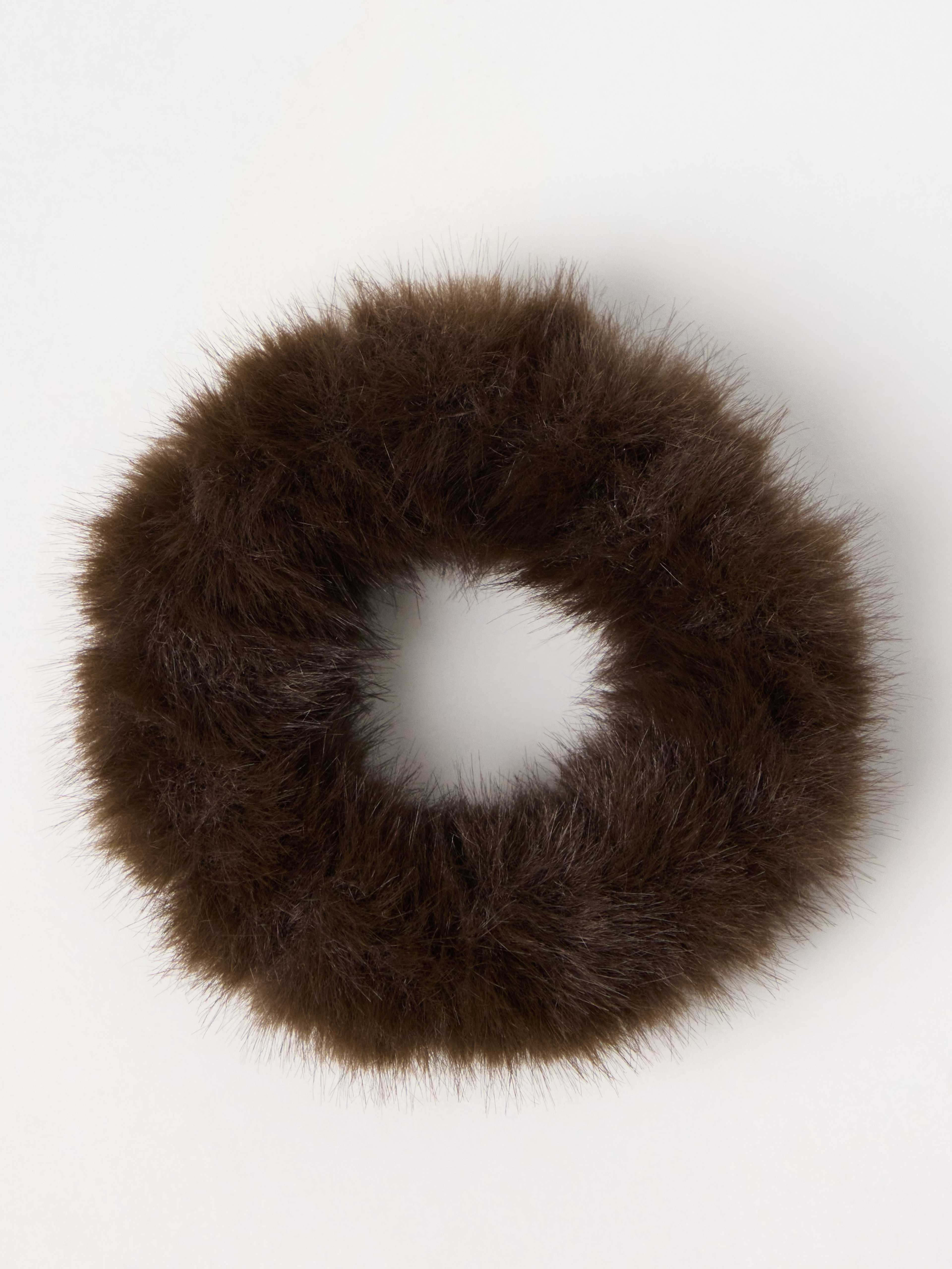 Scrunchie i fuskpäls
