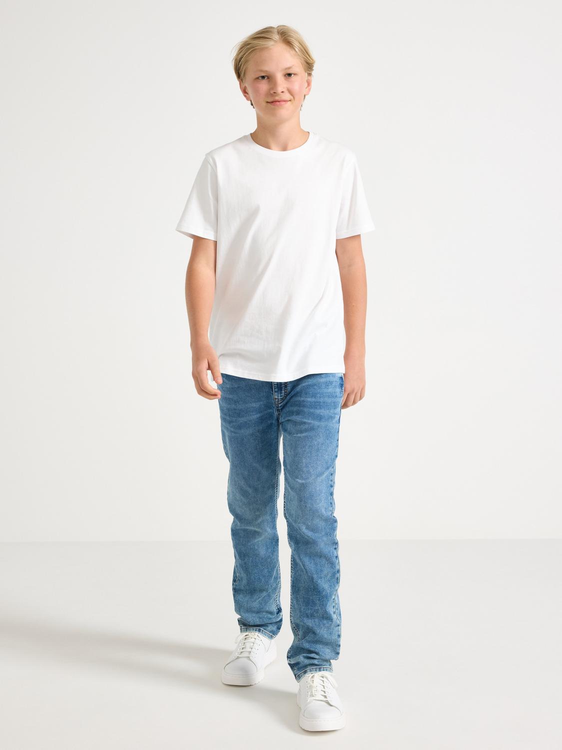 STAFFAN Jeans i trikå med rakt ben och normalhög midja