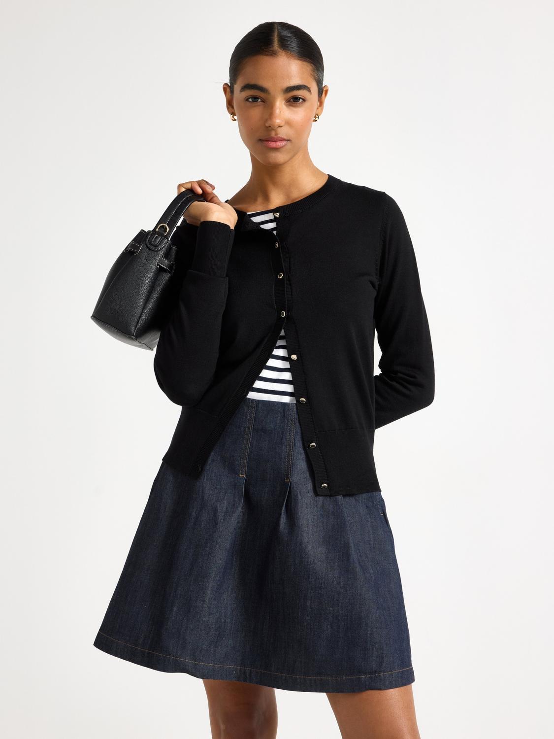 Finstickad svart cardigan