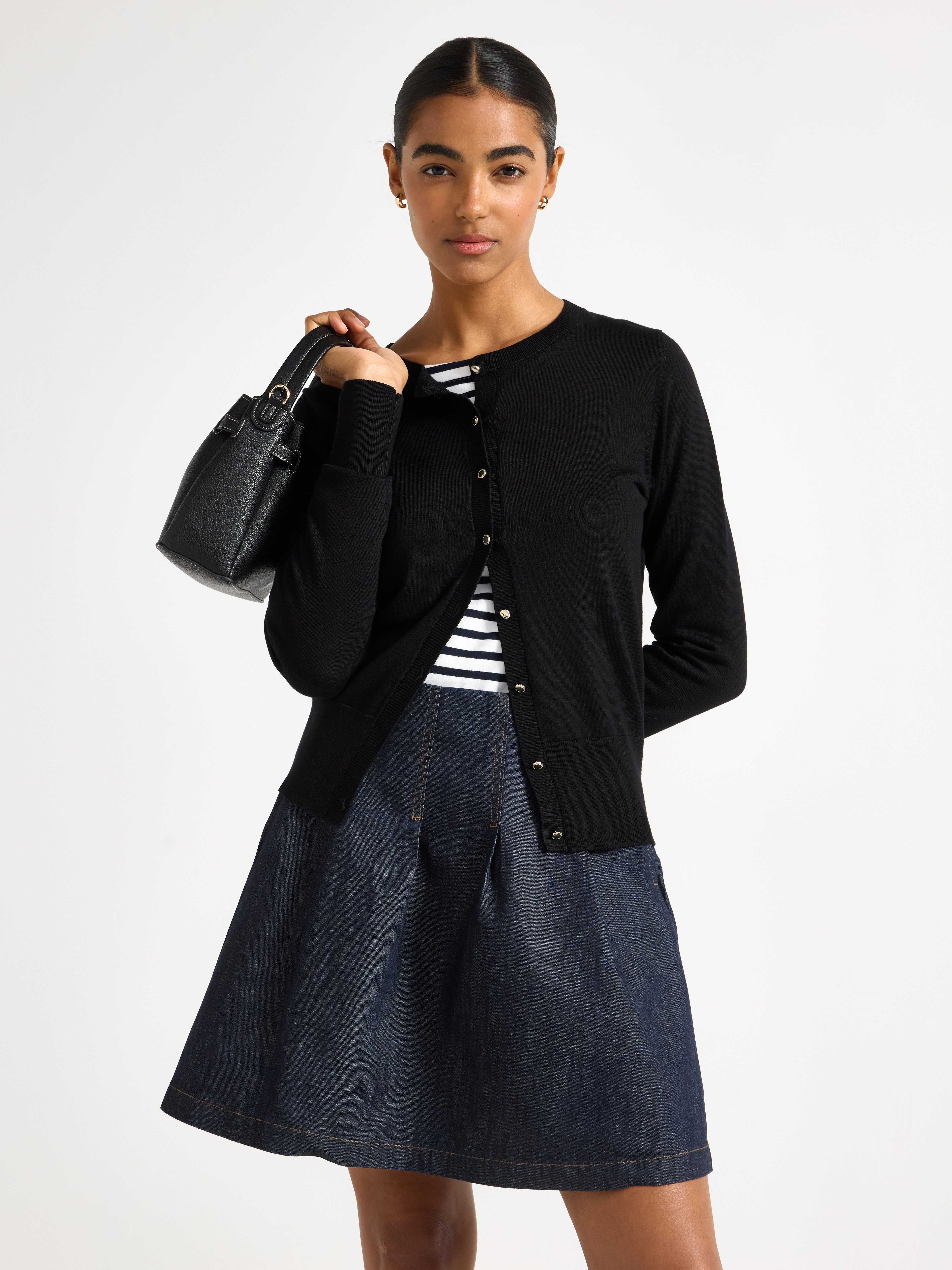 Finstickad svart cardigan