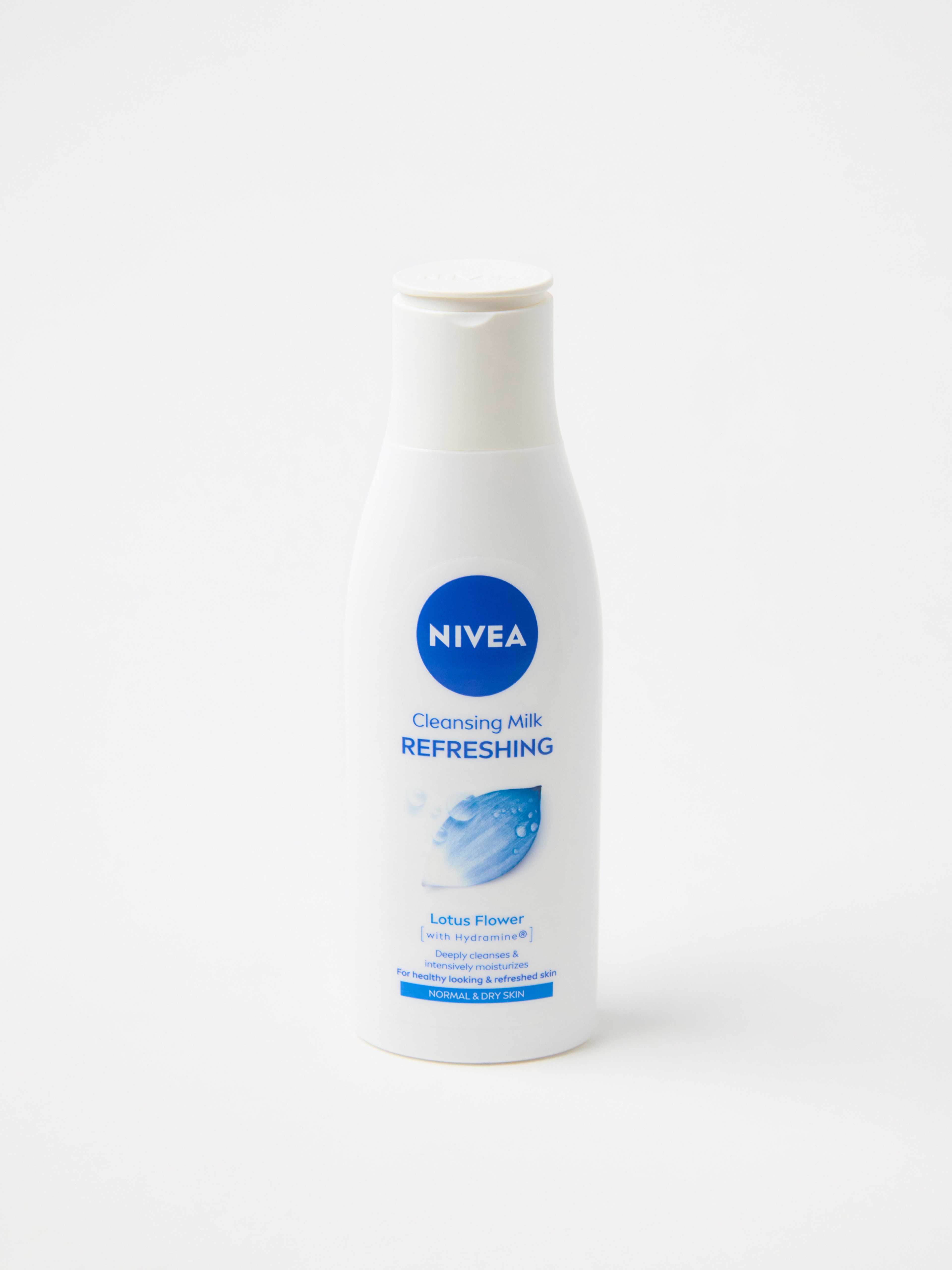 NIVEA Refreshing Cleansing Milk