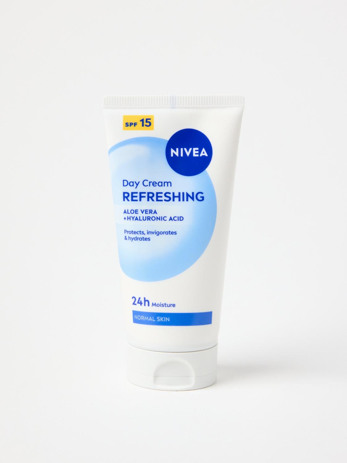 NIVEA Refreshing Day Creme SPF15