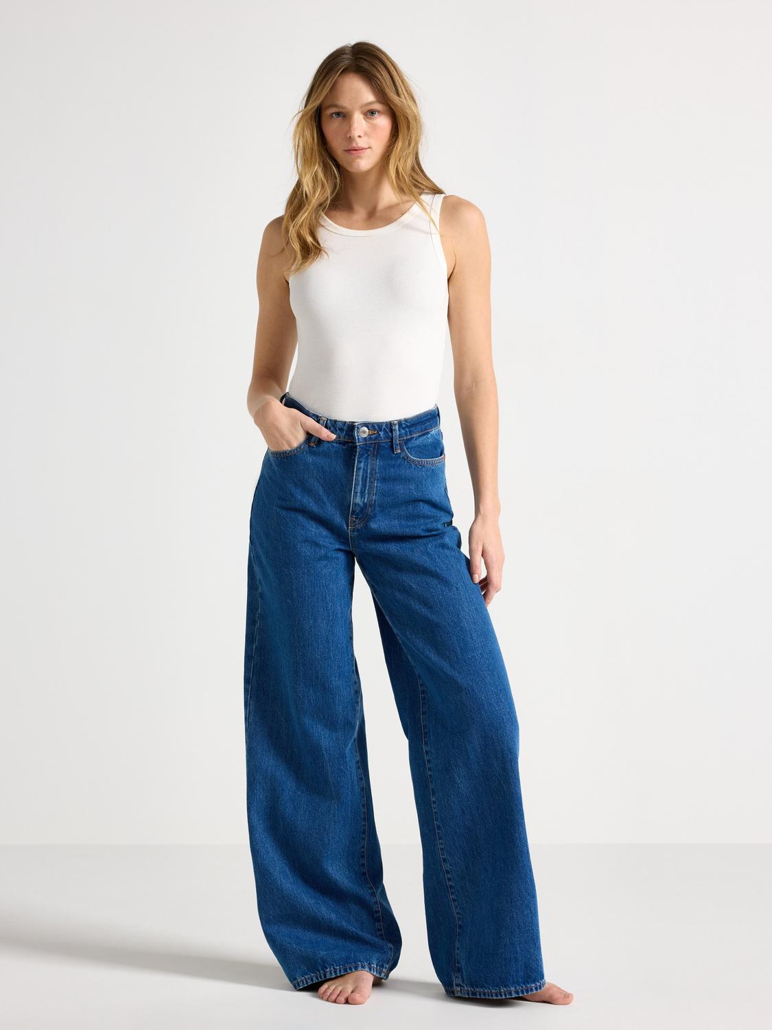 WIDE Jackie jeans med extra vida ben