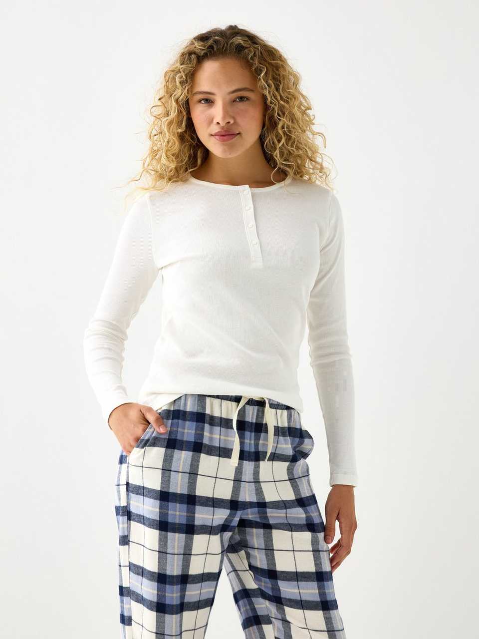 Långärmad ribbad pyjamastopp