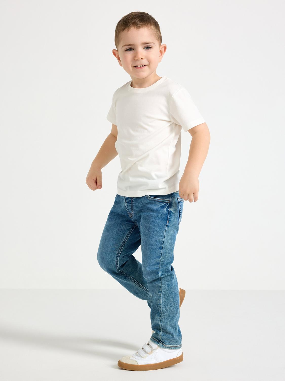 STAFFAN Straight leg jeans i denimtrikå