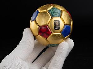 Die 360&deg;-Silberm&uuml;nze zur FIFA WM 2026&trade;