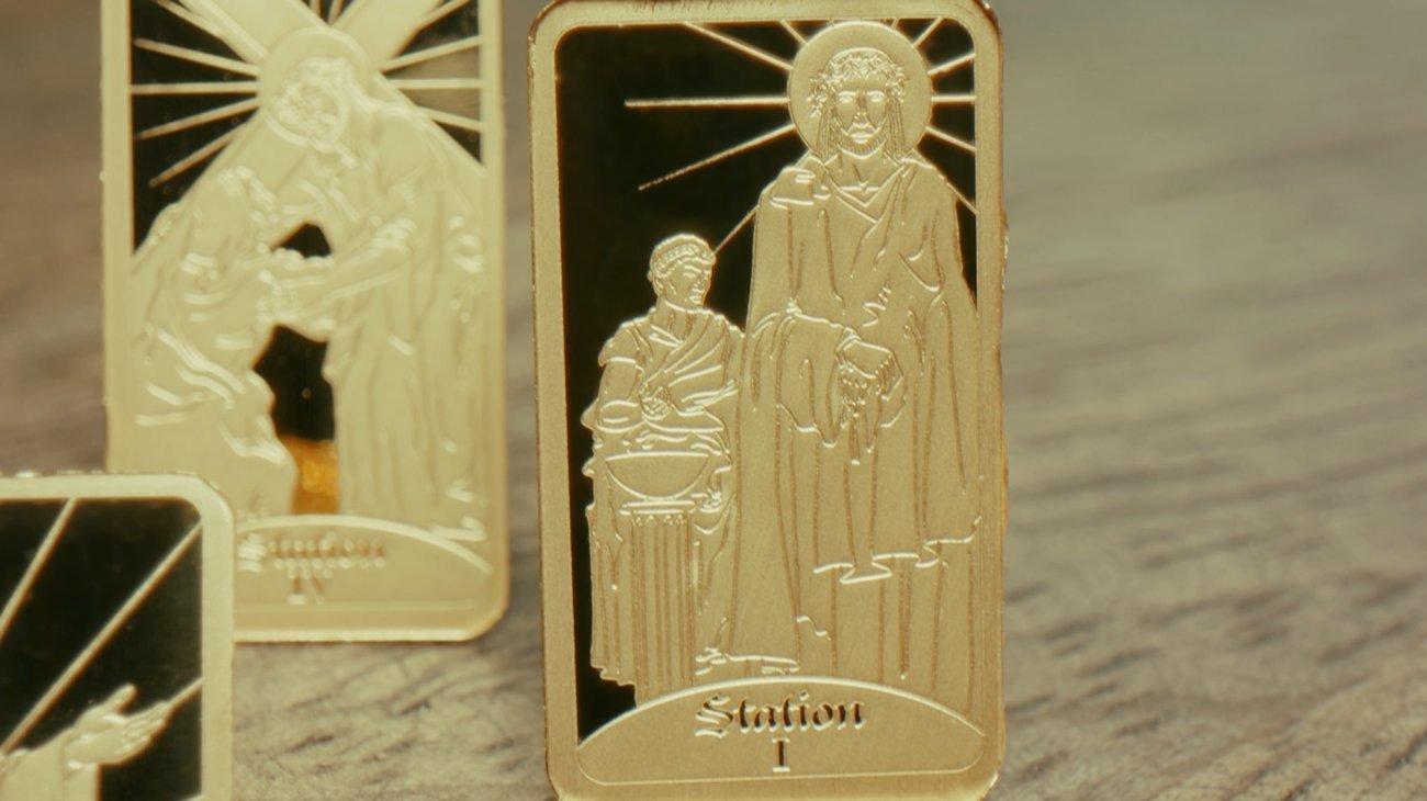 Die Stationen Jesu in Gold