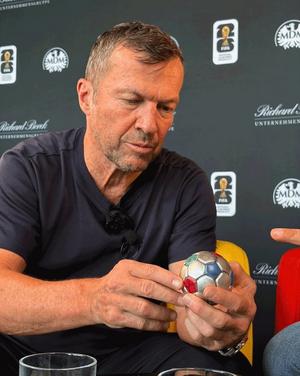 Lothar Matthäus mit der 360°-Silbermünze