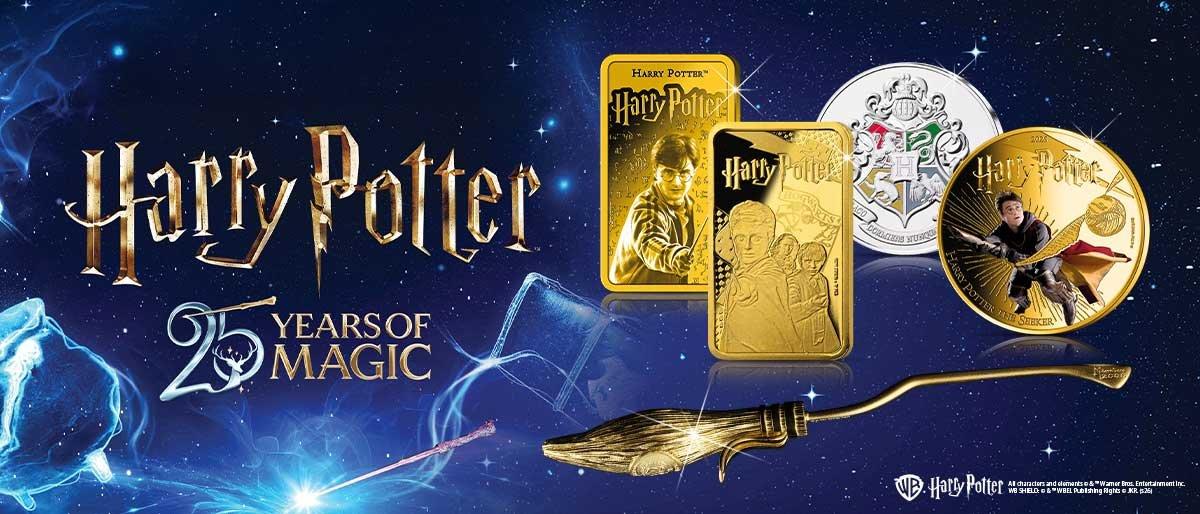 Harry Potter 25 Years of Magic mit Goldbarren und Münzen sowie Nimbus 2000 Besen im Sternenhimmel