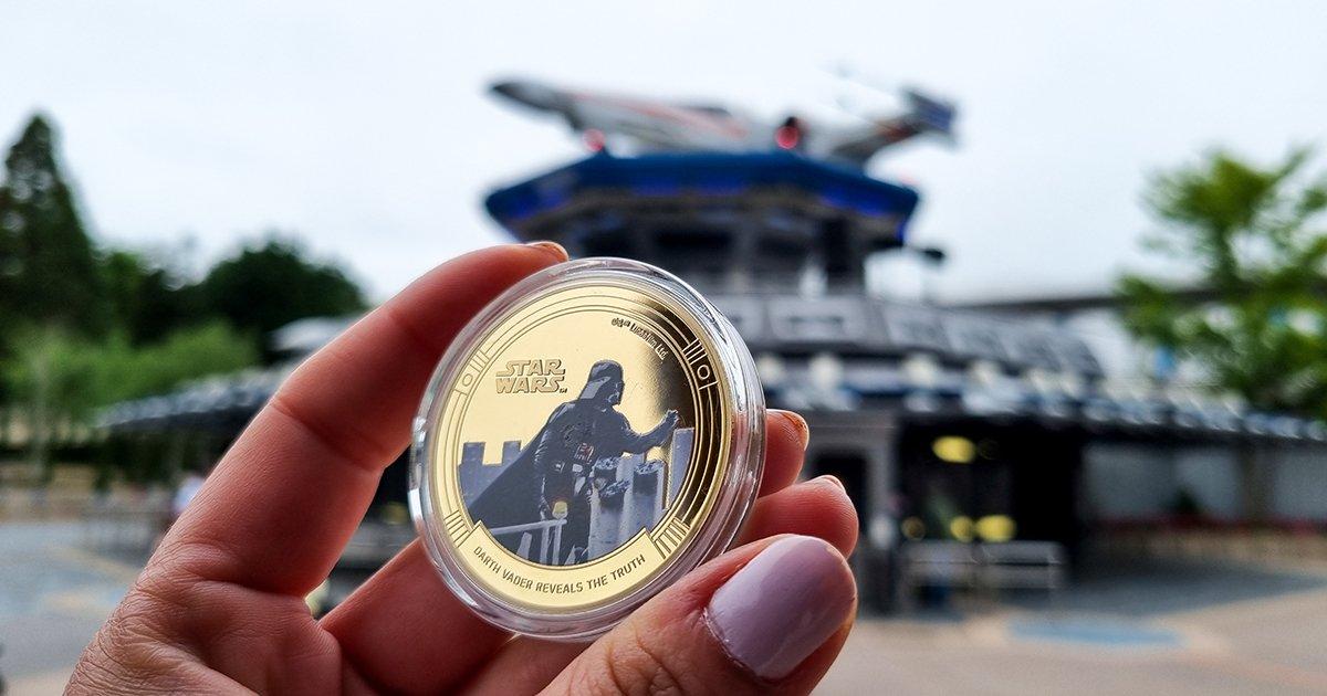 Produktbild STAR WARS&trade;-Gold-Edition &bdquo;Darth Vader Reveals 