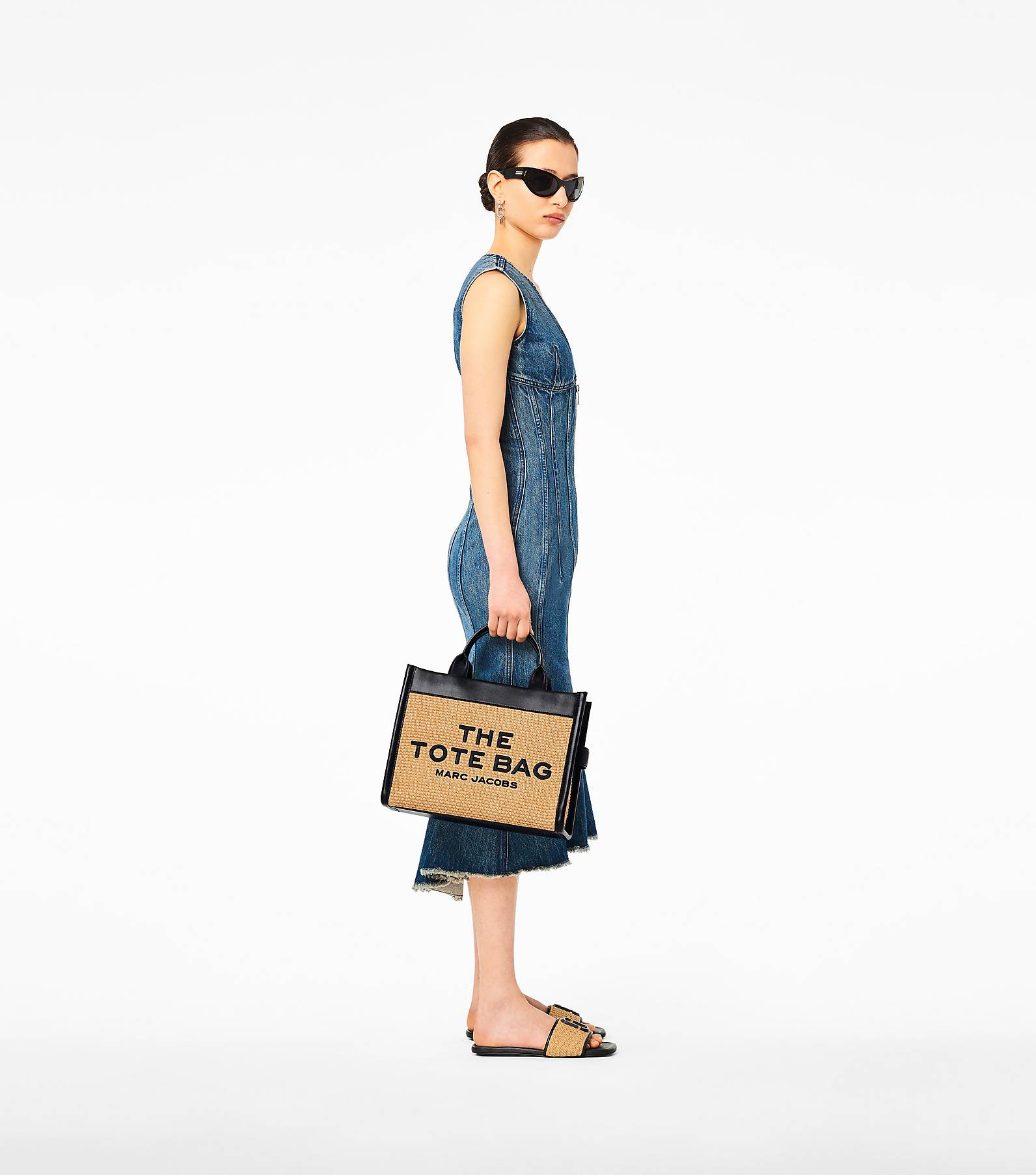 The Medium woven tote bag in beige - Marc Jacobs