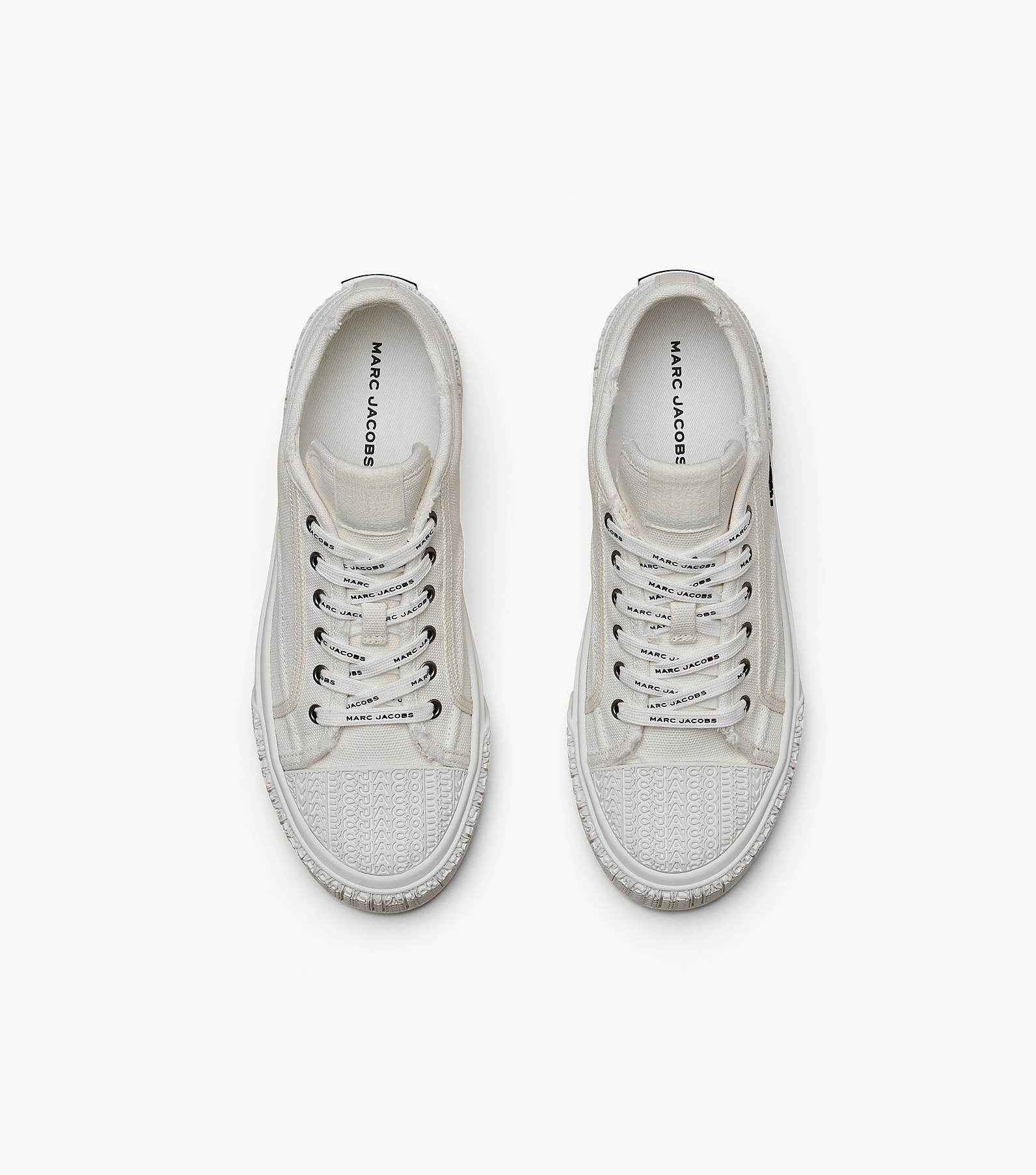THE CANVAS SNEAKER(null)