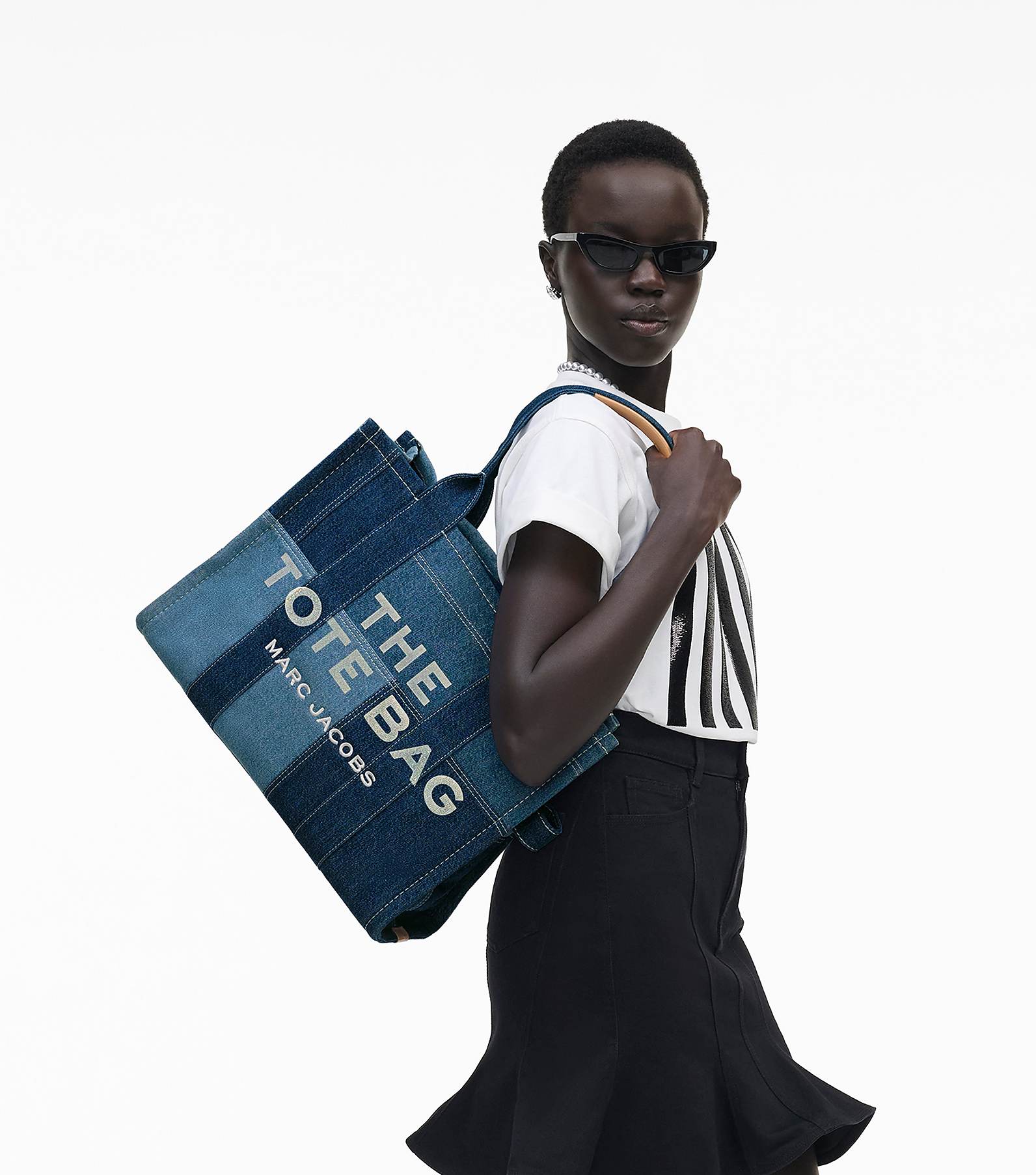 THE LEATHER SMALL TOTE BAG | マーク ジェイコブス | 公式 THE LEATHER SMALL TOTE BAG | マーク ジェイコブス | 公式