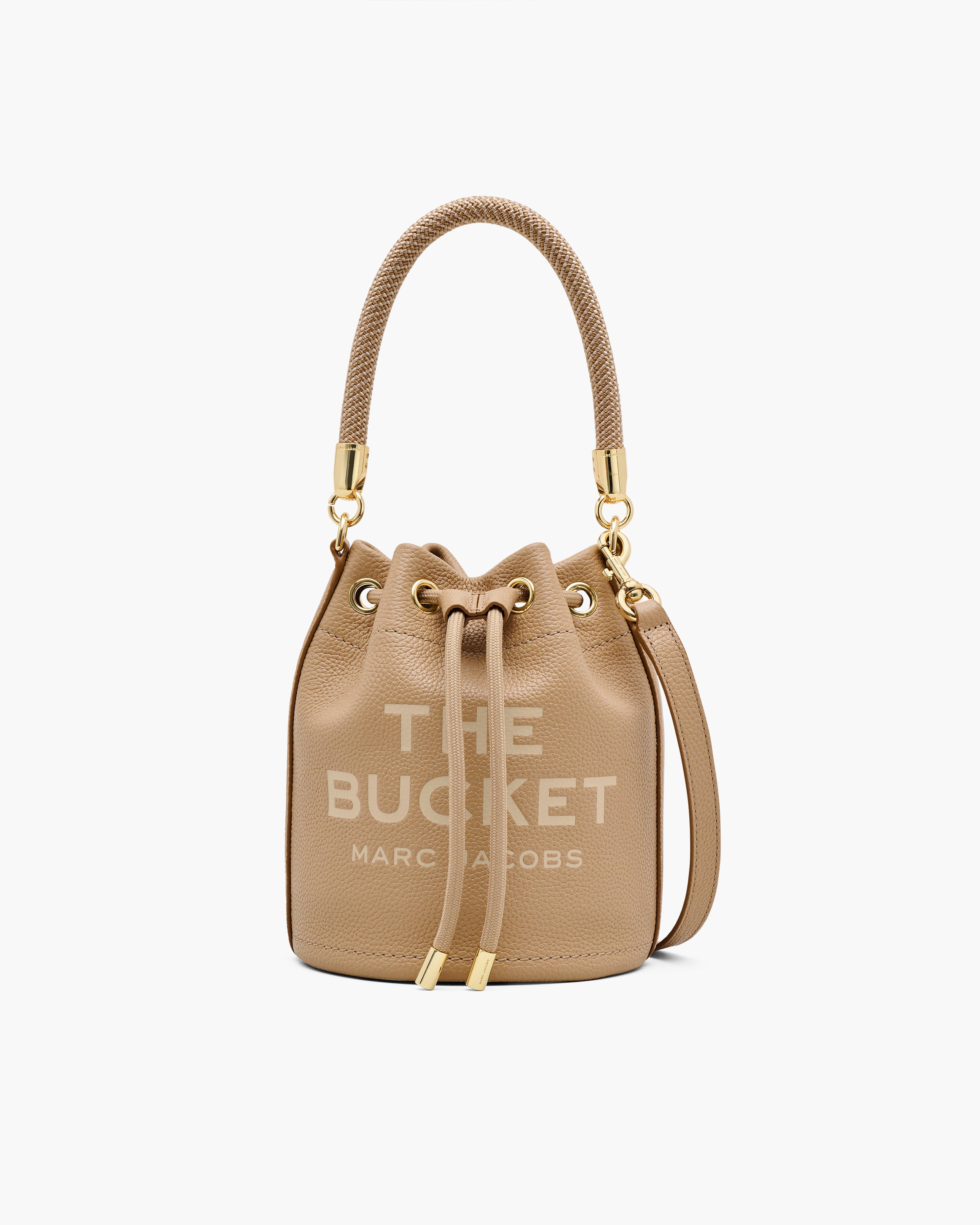 MARC JACOBS Marc Jacobs The Leather Bucket Bag in Camel