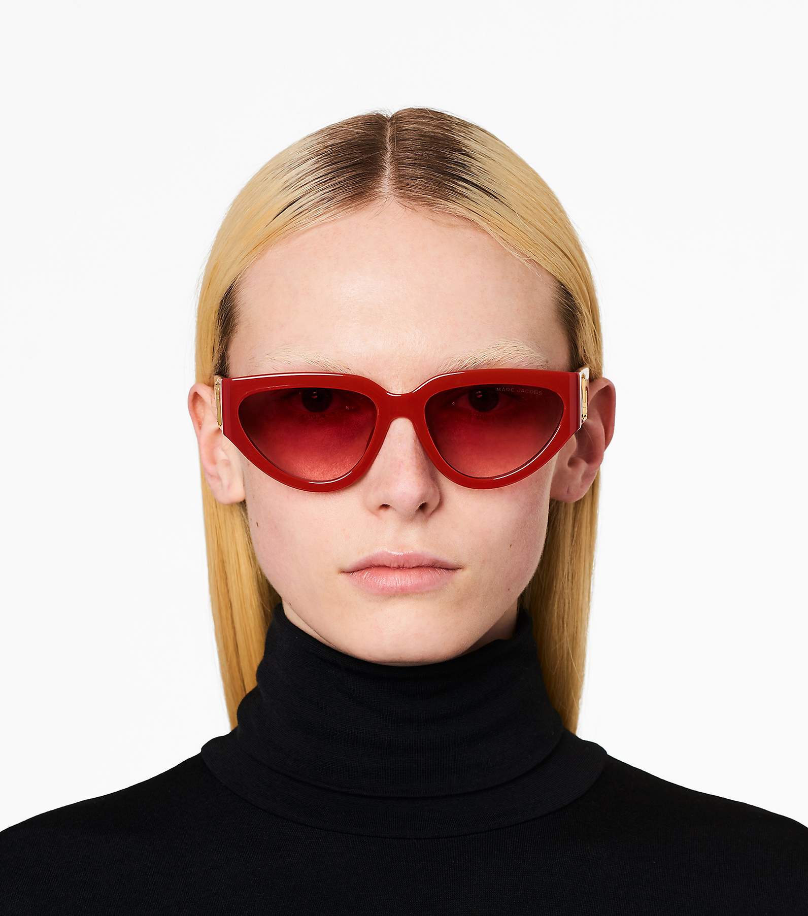 The Marc Jacobs sunglasses are so practical. The chains protects