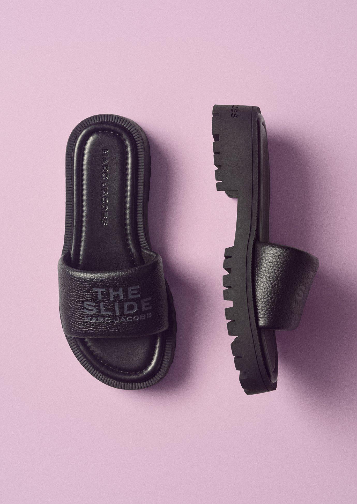 新品 マークジェイコブス MARC JACOBS ブラック レザーサンダル 41 MARC JACOBS（マークジェイコブス）の「THE LEATHER SLIDE/ザ レザー
